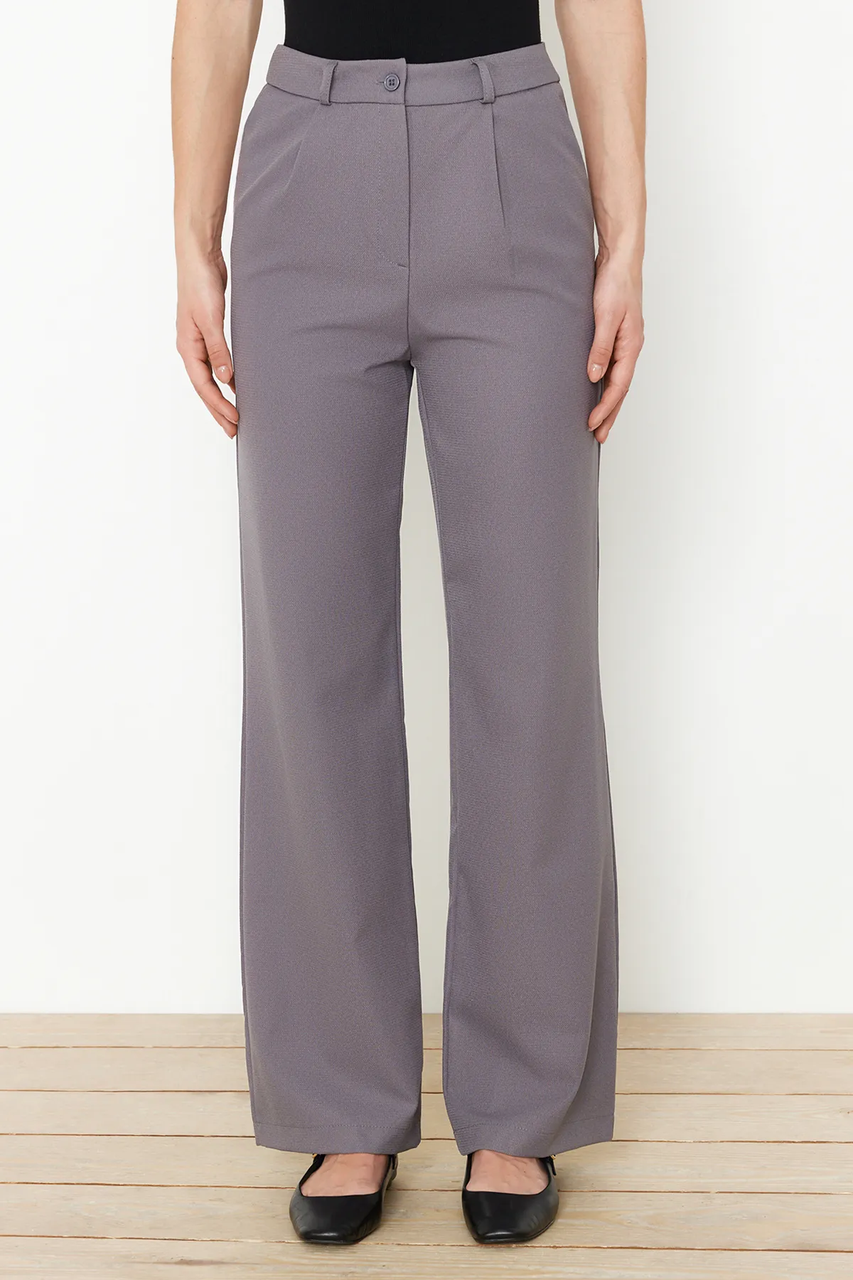 Trendyol Collection  Graue Hose mit weitem Bein/weitem Bein aus Webstoff TWOSS24PL00084