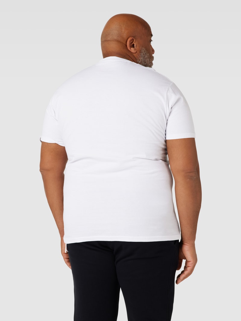 PLUS SIZE T-Shirt mit V-Ausschnitt Modell 'MAVERICK' in weiß