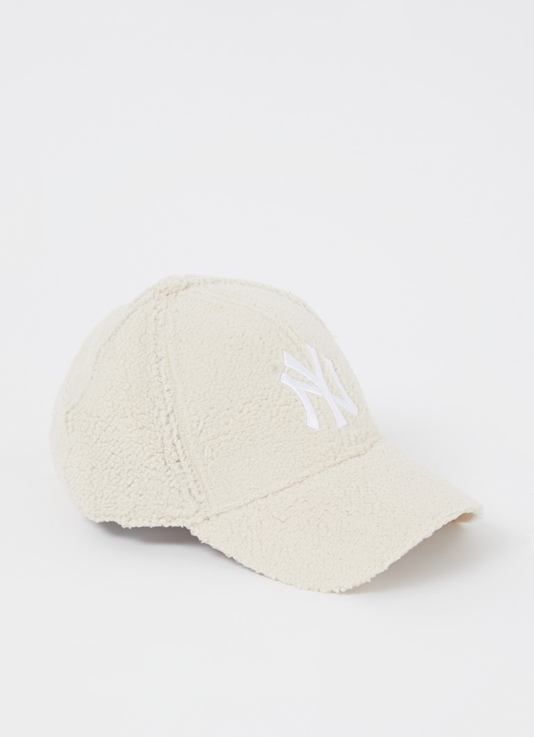 New Era -lippis, jossa New York Yankeesin kirjonta