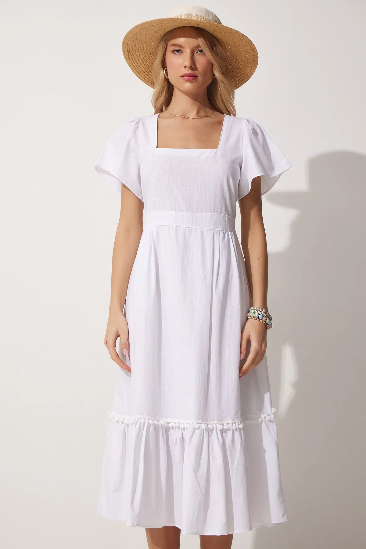 Happiness İstanbul  Weißes Leinenkleid mit quadratischem Kragen für Damen JH00046