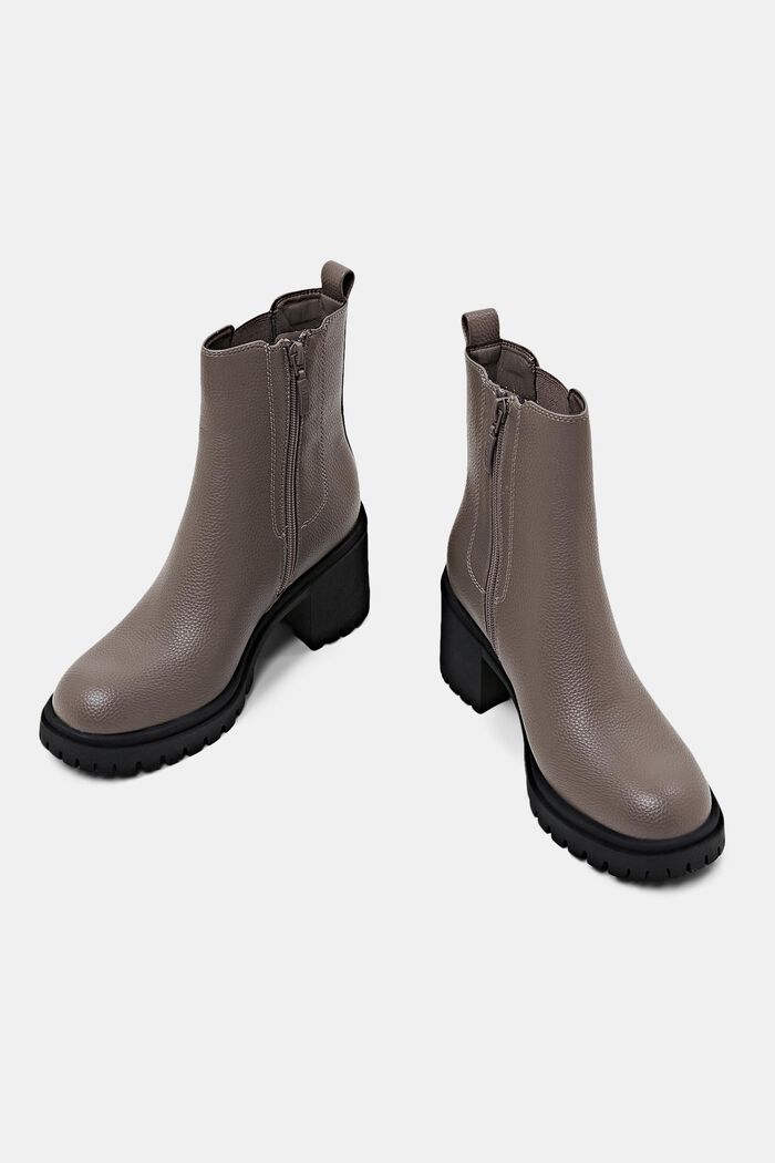 Boots mit grobem Blockabsatz