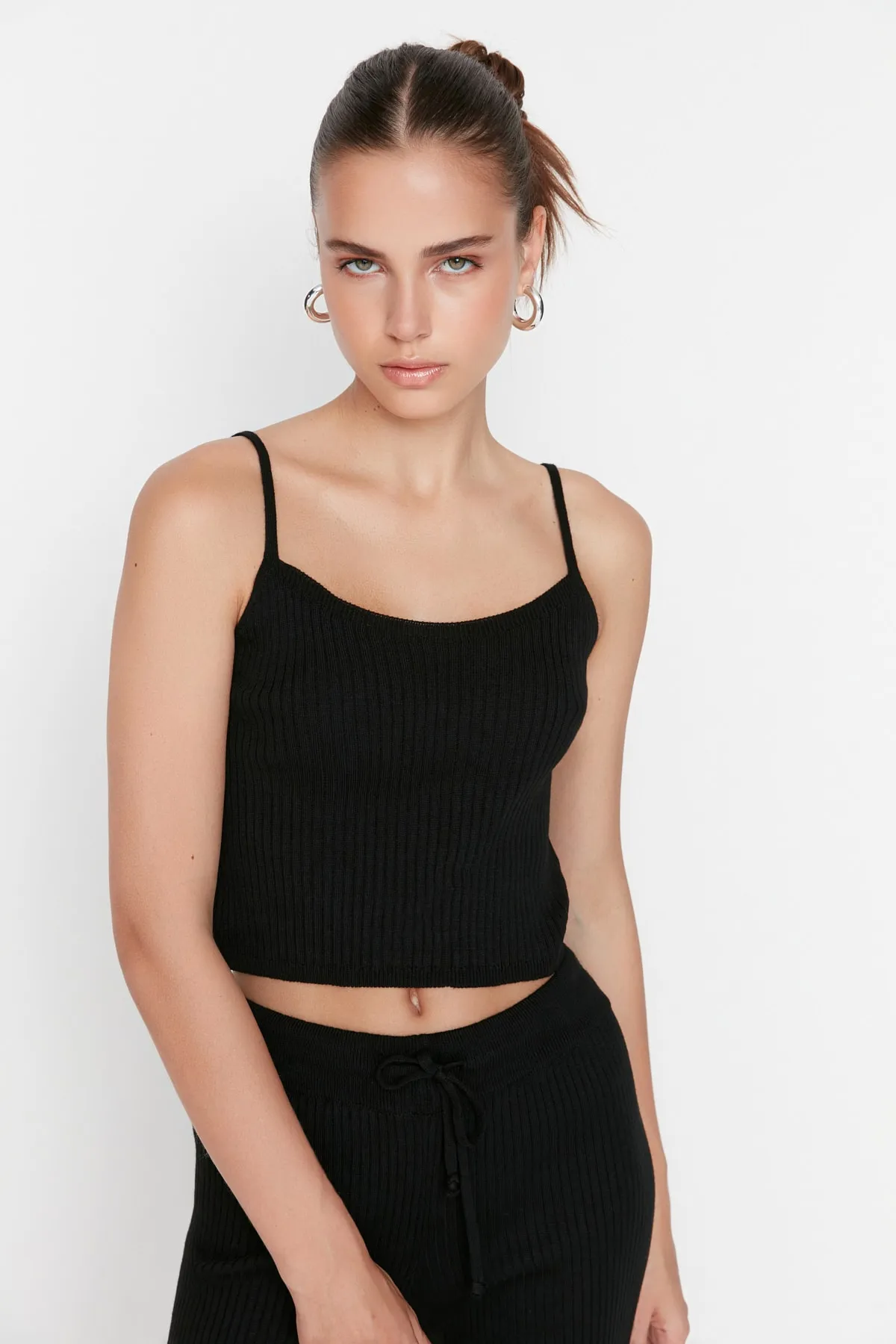 Trendyol Collection  Schwarzes Wicked-Set aus Bluse, Strickjacke und Hose, Strickoberteil und -unterteil TWOAW22AU0006
