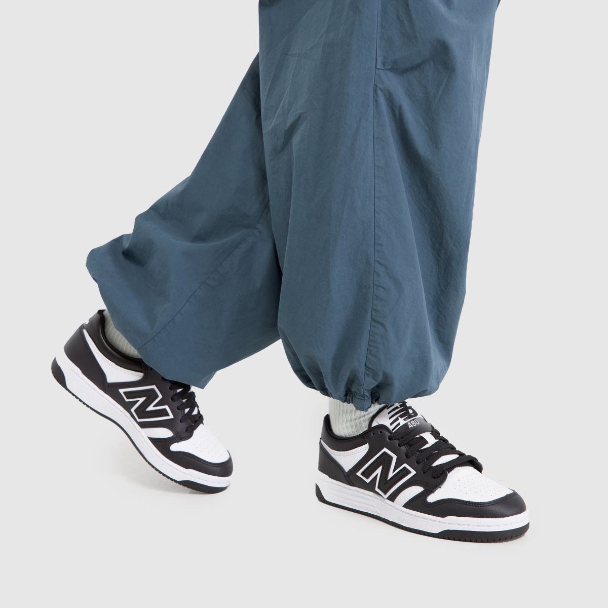 New Balance 480 cipők fekete és fehér színben