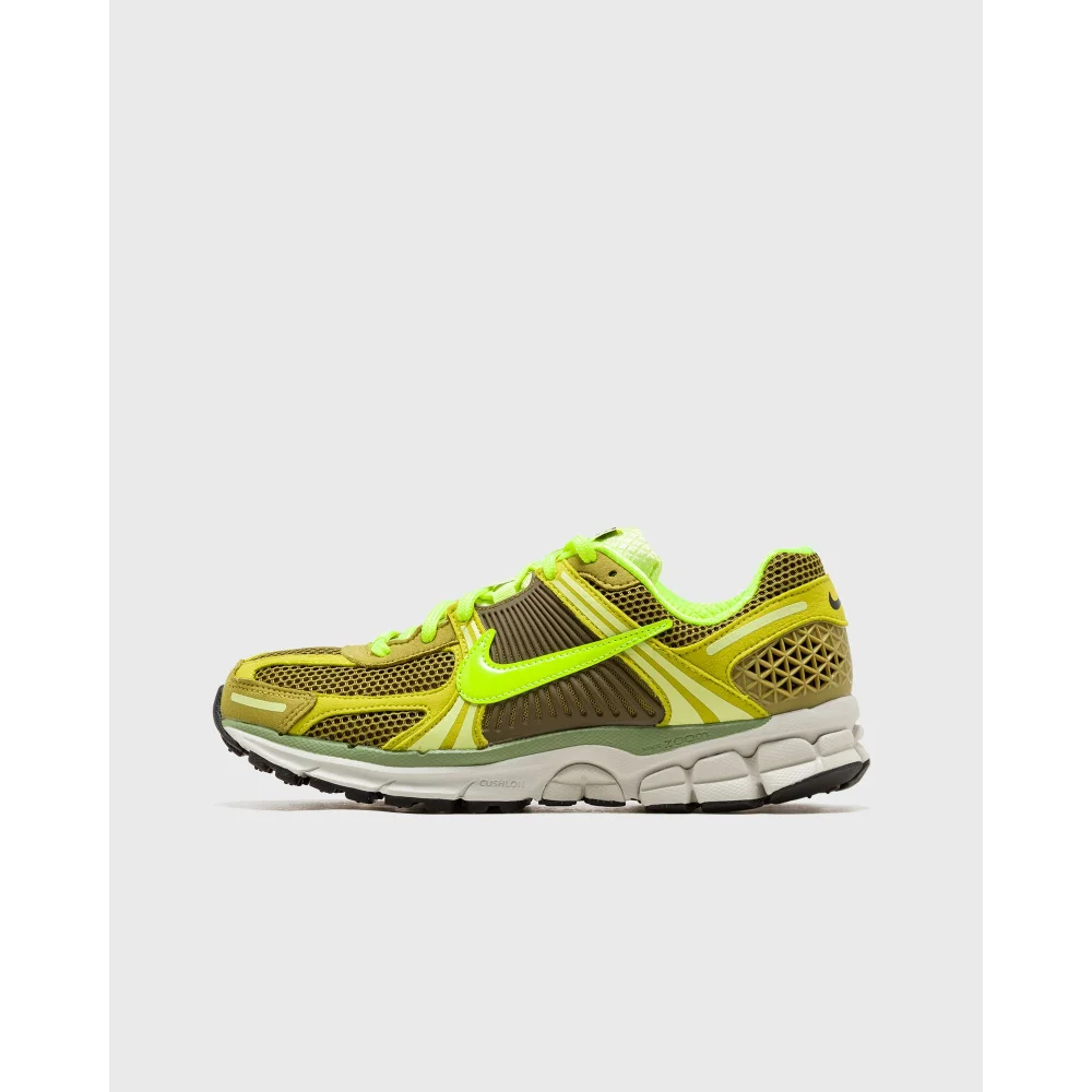 Nike WMNS Zoom Vomero 5 FJ4738-300 / grün
