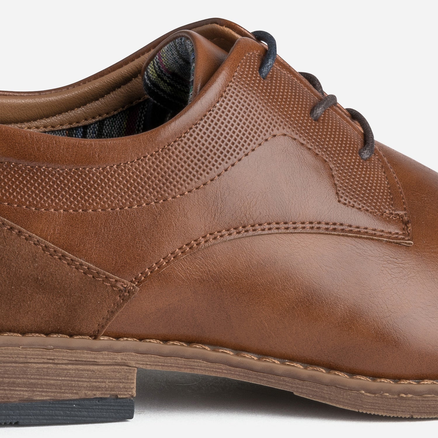 Derby cognac en cuir embossé