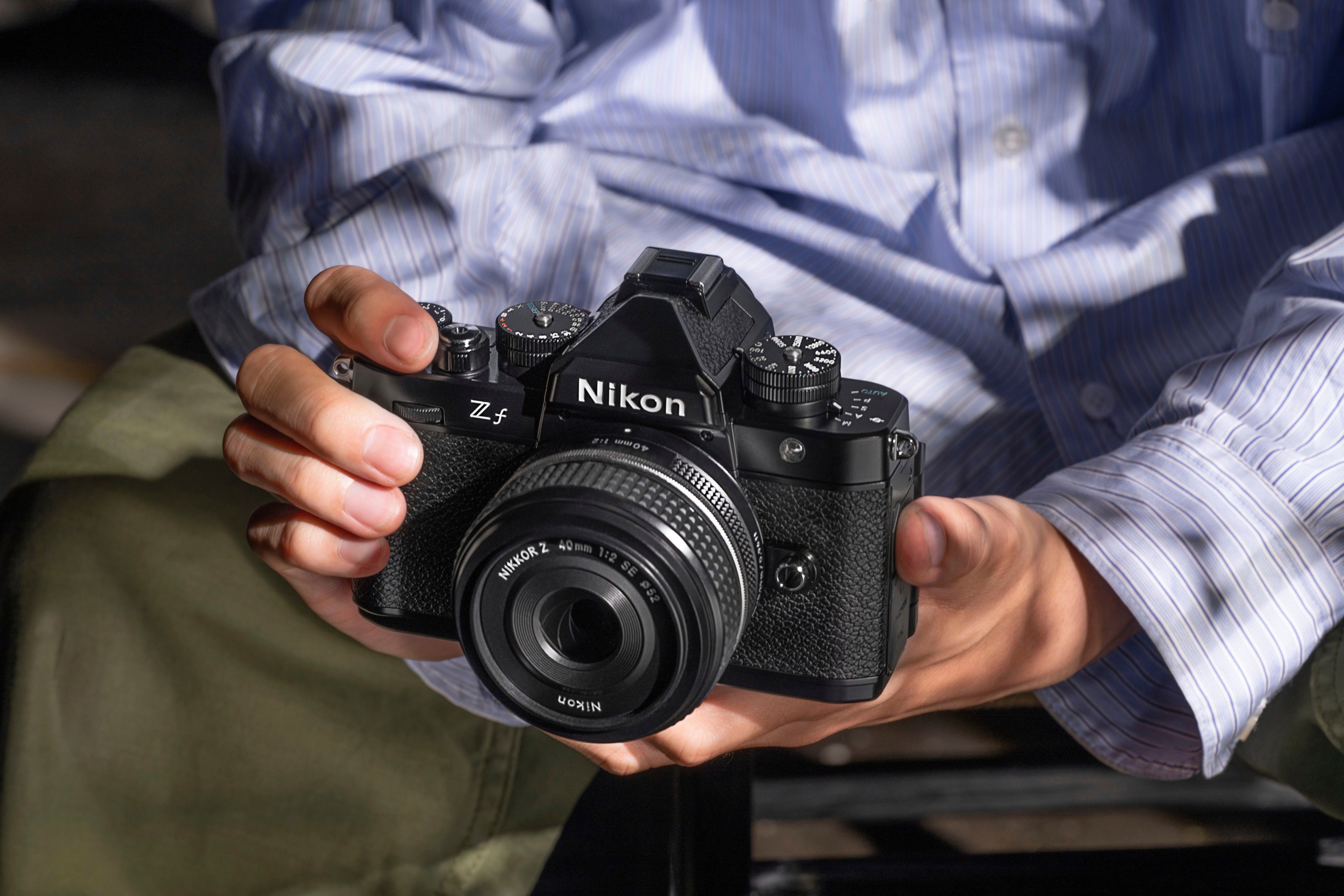 Nikon Z f Kit 40mm f/2 Systemkamera (NIKKOR Z 40mm f/2 (SE), Bluetooth, WLAN)