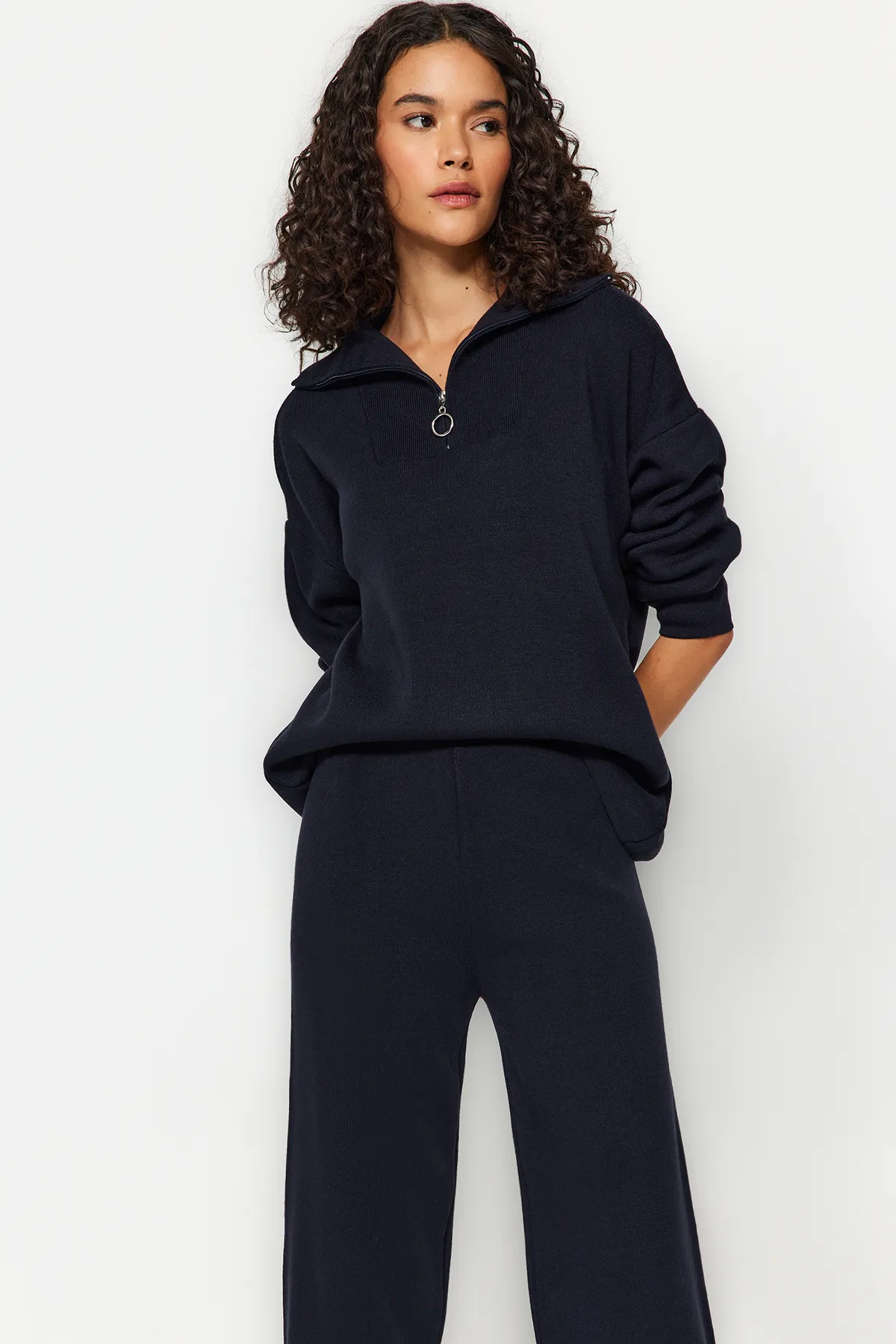 Trendyol Collection  Marineblaues Strickoberteil und -unterteil im weiten Schnitt TWOAW24AU00026
