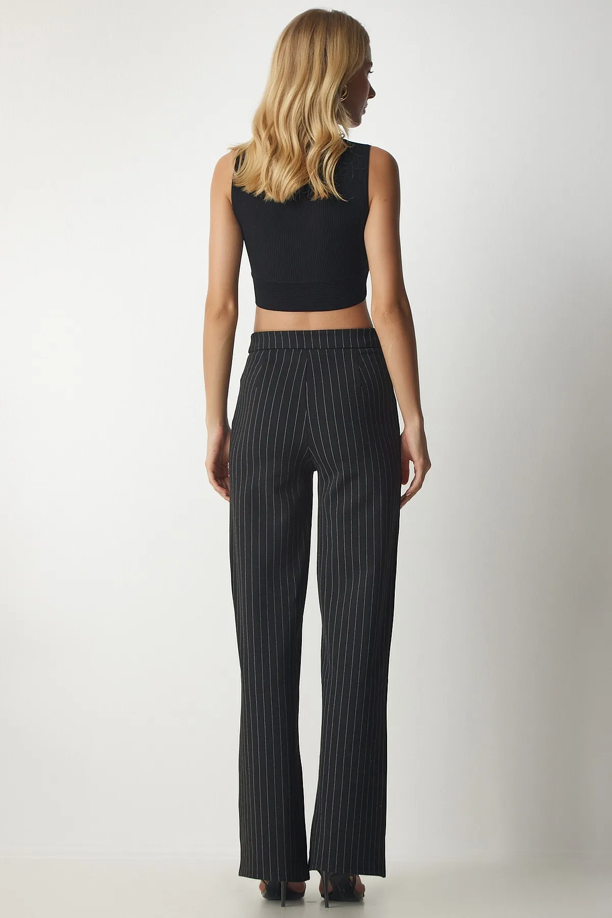 Happiness İstanbul  Schwarze, dünne, gestreifte, bequeme Strickhose für Damen UB00142