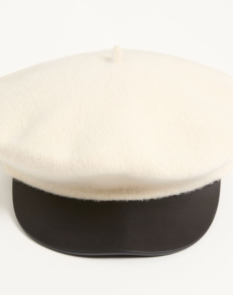 Gorro de lã Valentino Garavani VLogo Signature com aba de couro