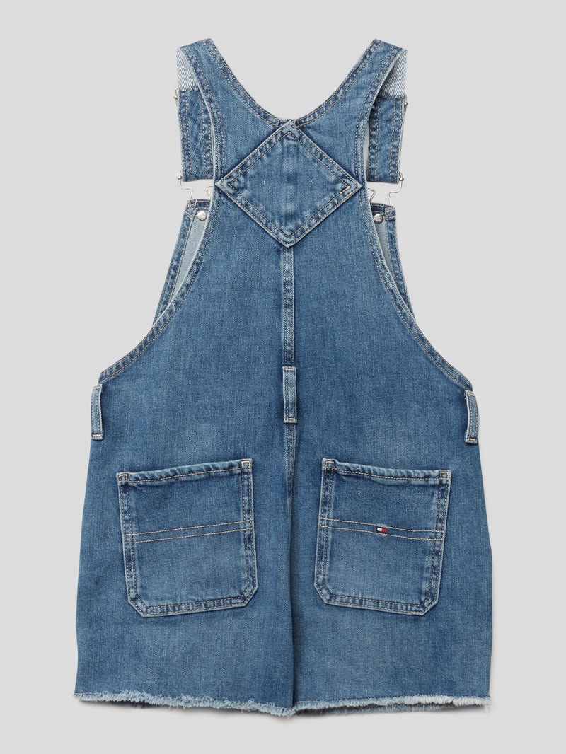 Latzhose mit Label-Patch in jeans