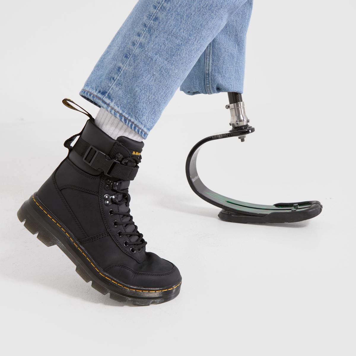Dr Martens – Svarta, kombda tekniska stövlar