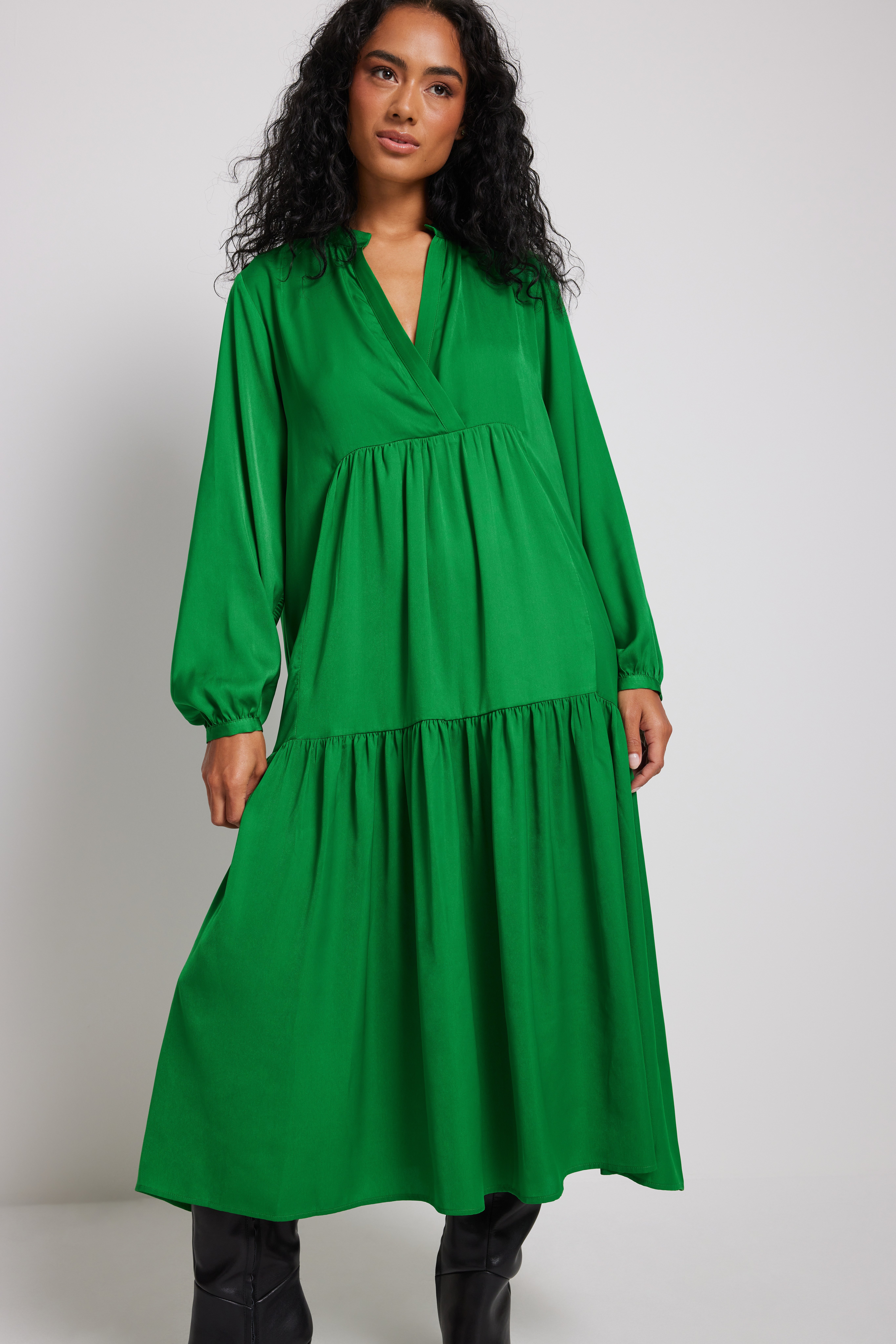 Fließendes Midikleid