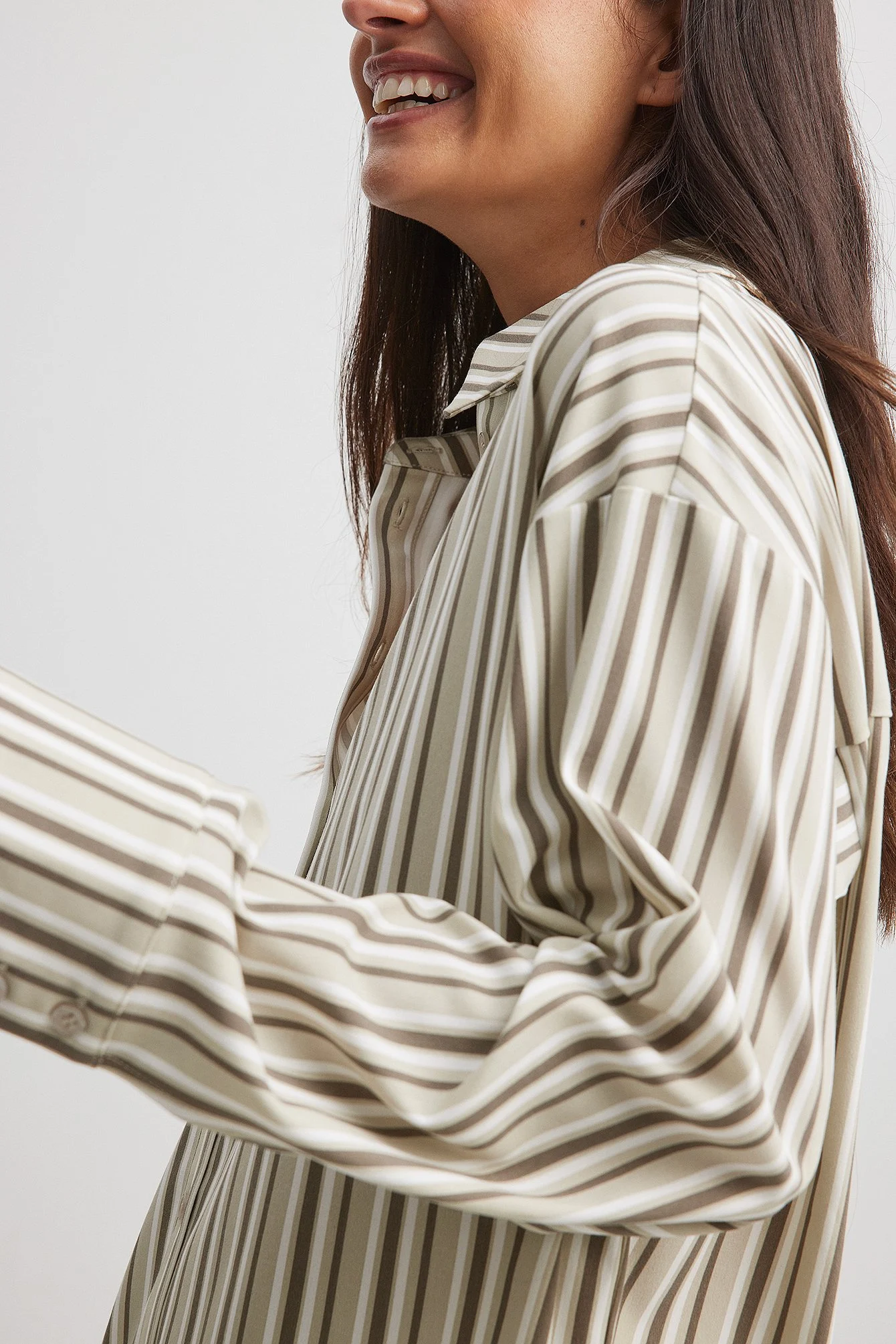 Fließendes, gestreiftes Shirt