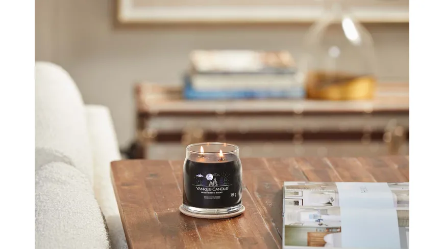 Yankee Candle Duftkerze Signature Medium Jar Midsummer's Night® Midsummer's Night®