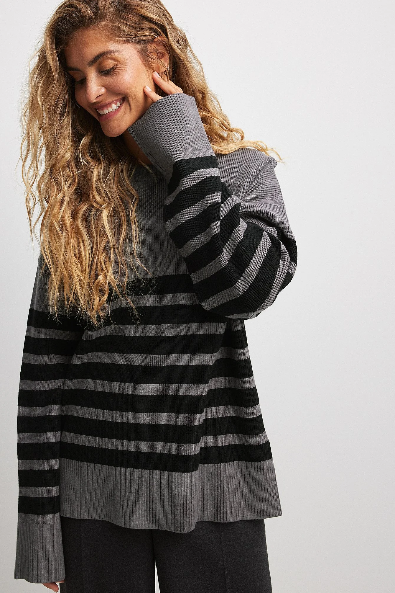 Gestreifter Pullover mit Rundhalsausschnitt