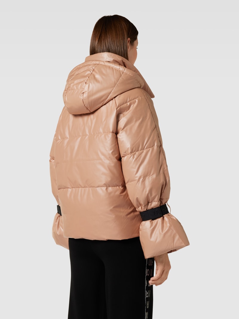 Steppjacke mit Kapuze in sand