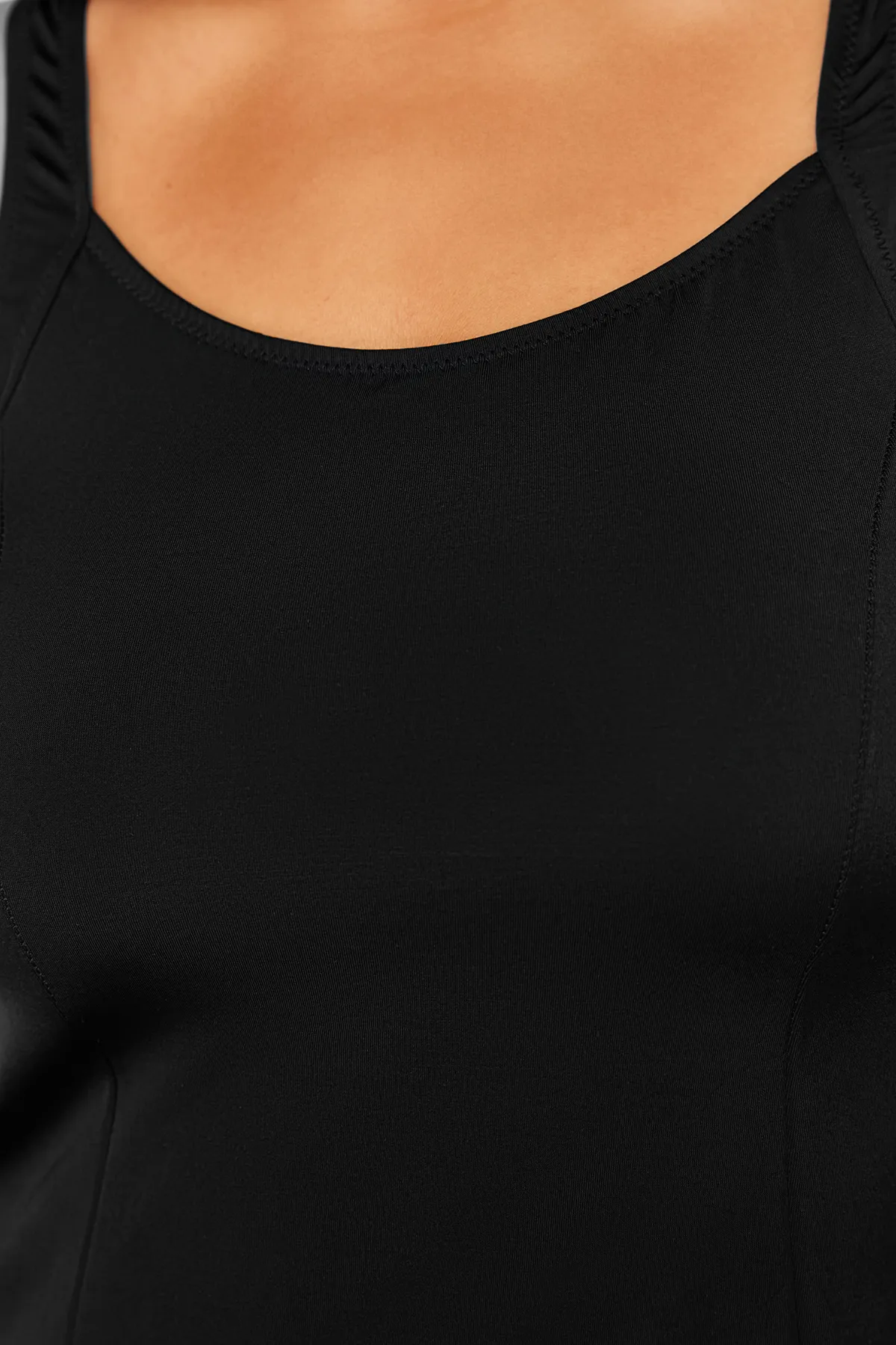 Trendyol Curve  Schwarzer Tankini mit U-Ausschnitt TBBSS24AM00019