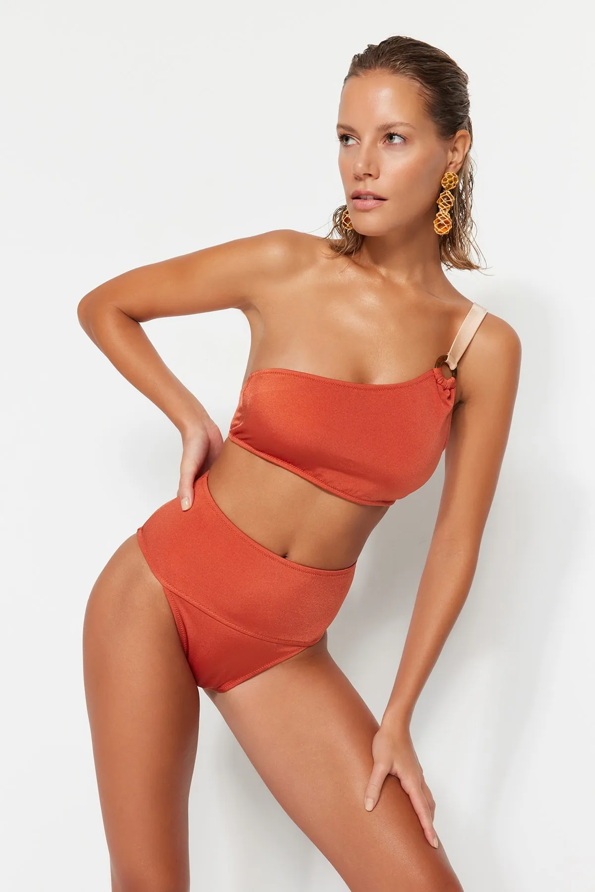 Trendyol Collection  Zimtfarbene Bikinihose mit hoher Taille TBESS22BA0089