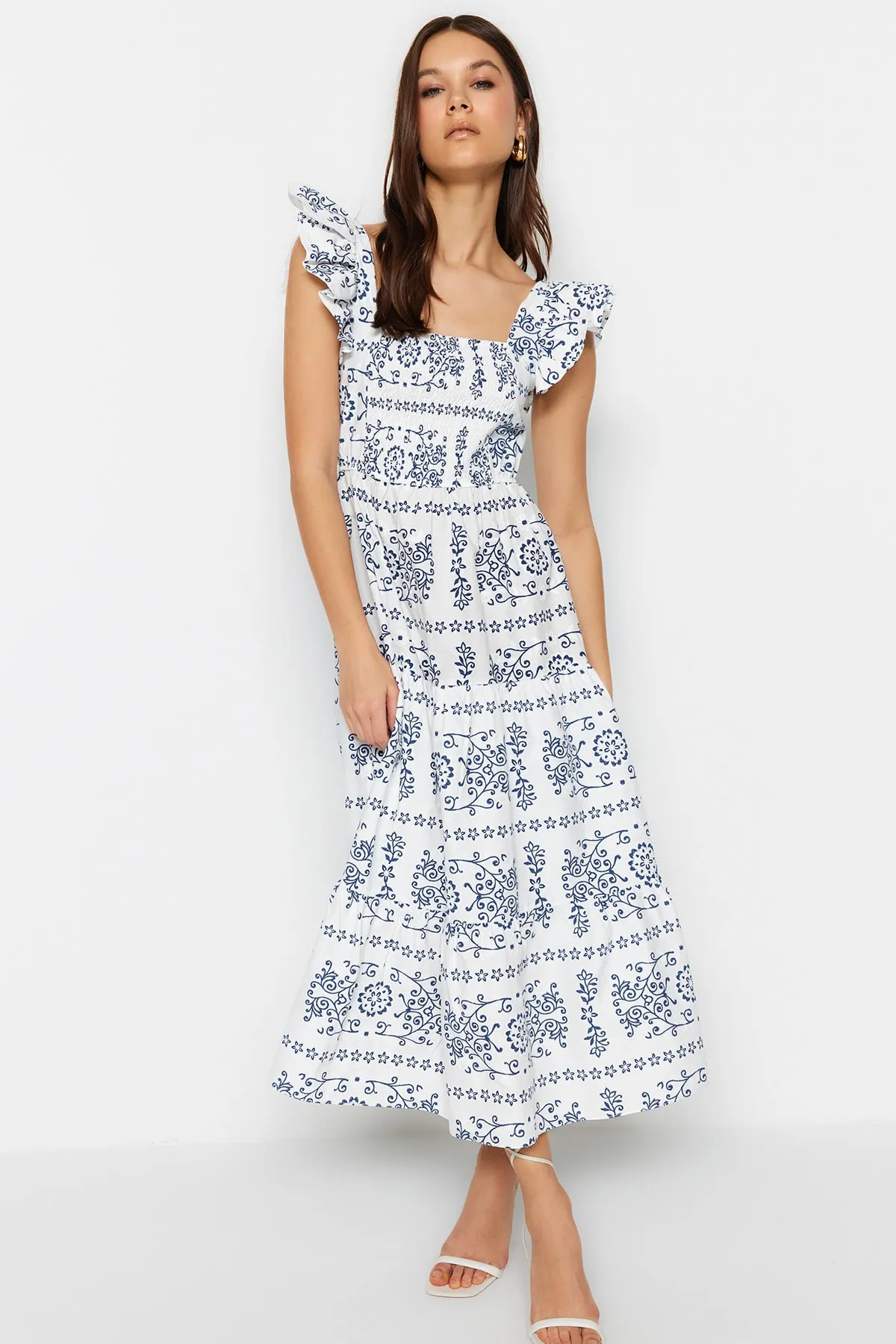 Trendyol Collection  Weißes gewebtes Kleid TWOSS23EL01910