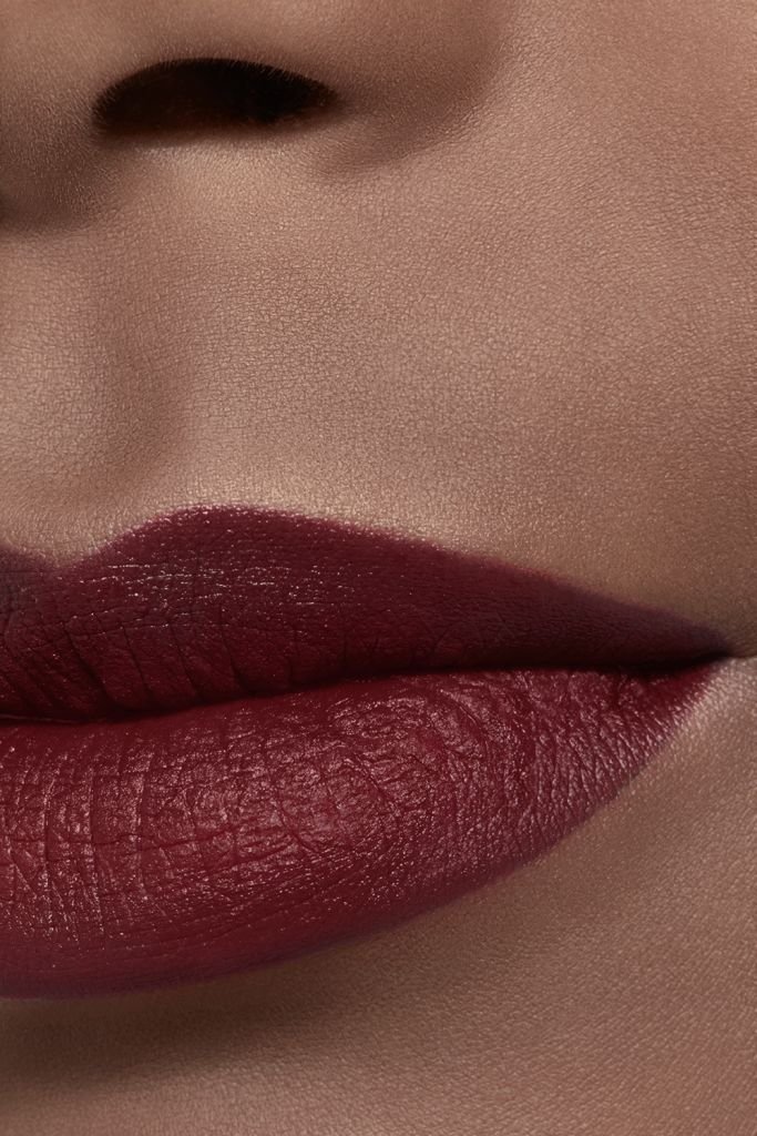 CHANEL ROUGE ALLURE VELVET MATTIERENDER LIPPENSTIFT MIT HOHER FARBINTENSITÄT