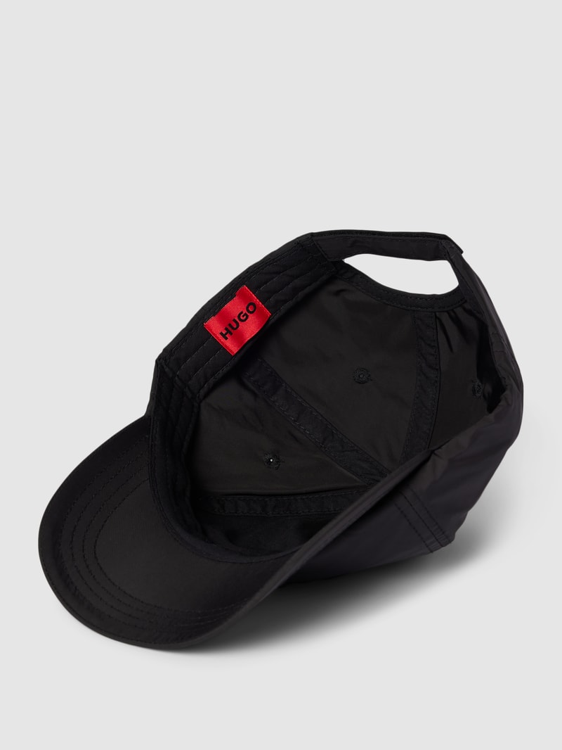 Basecap mit Label-Patch Modell 'Jude' in schwarz