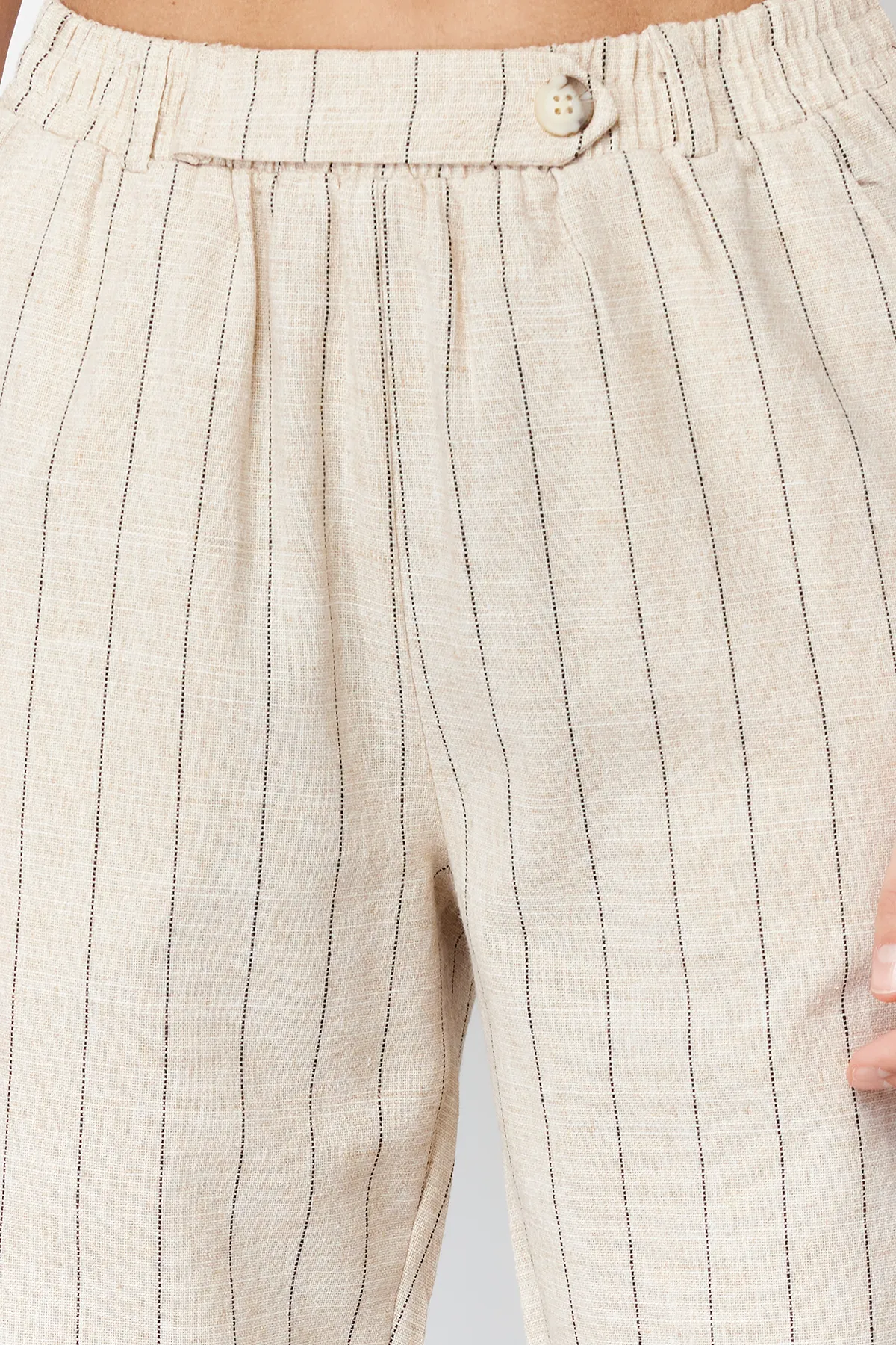 Trendyol Collection  Beige gestreifte, elastische Taillentasche, gerade geschnittene Hose aus gewebtem Baumwollleinen TWOSS24PL00055