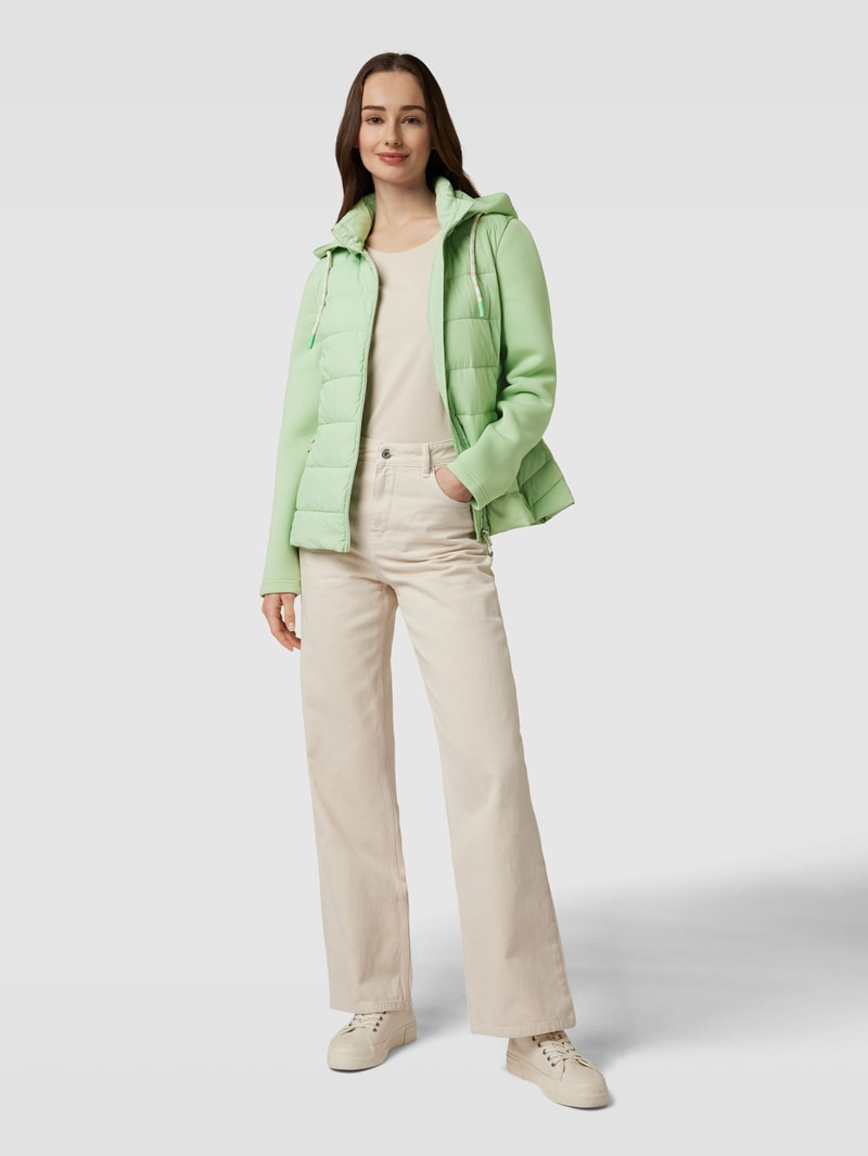 Jacke mit seitlichen Eingrifftaschen in hellgrün