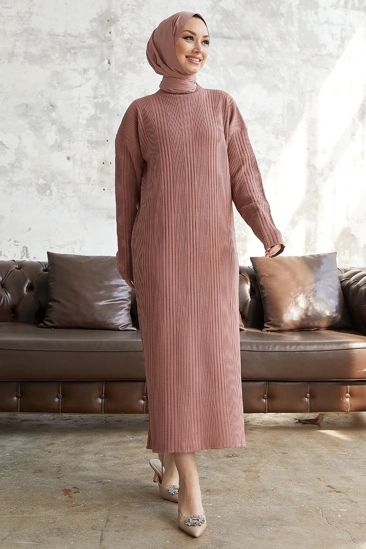 InStyle  Langes Strickkleid mit Rollkragen von Arissa – Dusty Rose