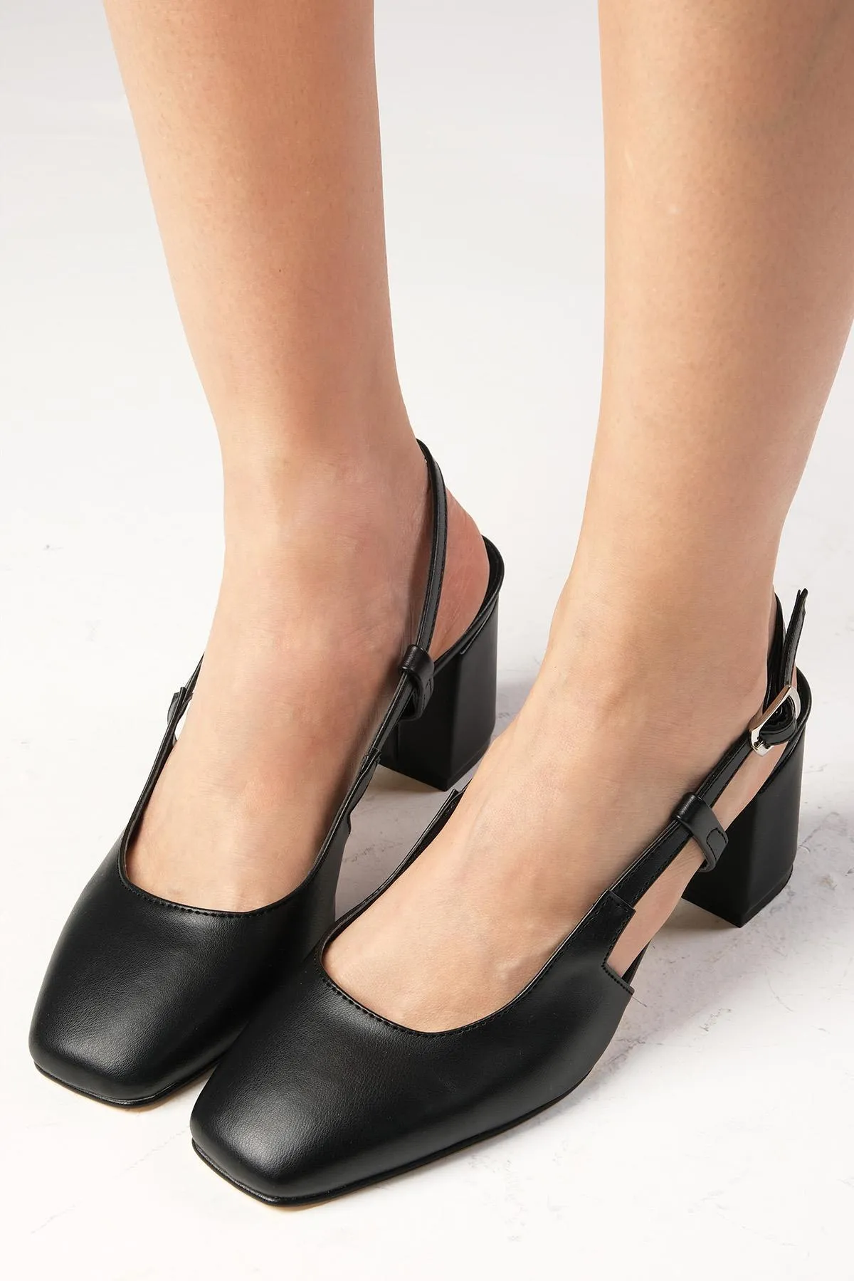 Mio Gusto  Belinda Damen-Schuhe mit Absatz, offener Rücken, stumpfe Zehenpartie, Schwarz