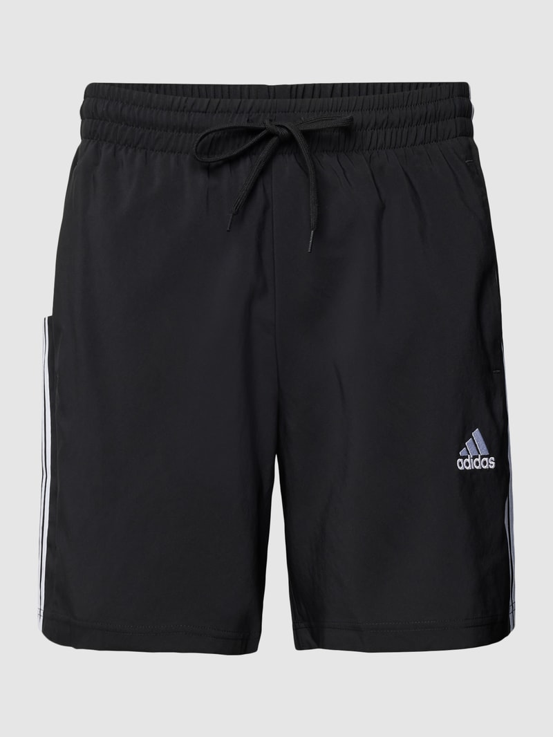 Shorts mit seitlichen Taschen in schwarz