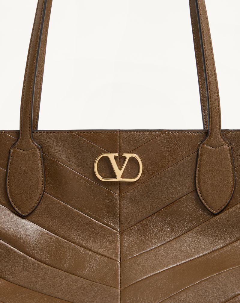 Bolsa de compras média Valentino Garavani Jean em napa com estampa chevron.