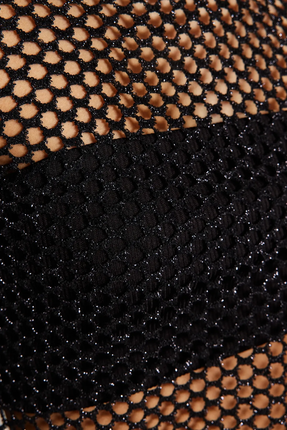 Trendyol Collection  Schwarze, locker geschnittene, bauchfreie Strickbluse aus Lurex-Mesh mit Rundhalsausschnitt TWOSS23BZ00523