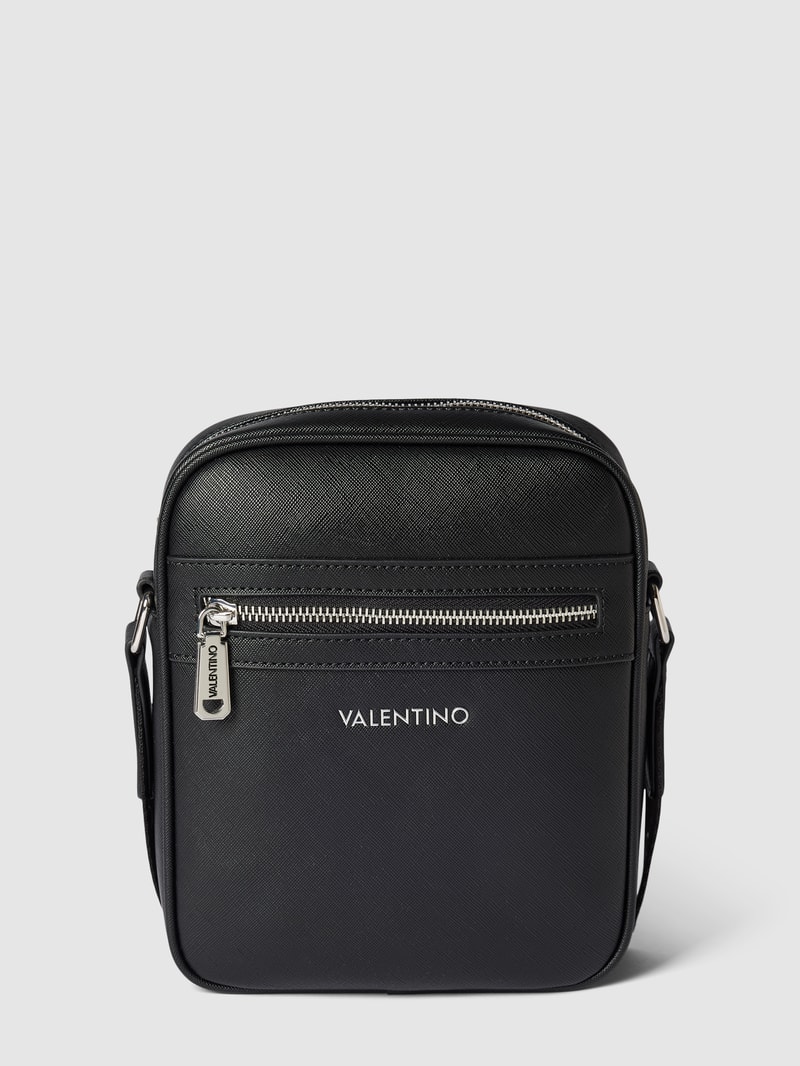 Crossbody Bag mit Label-Detail in schwarz