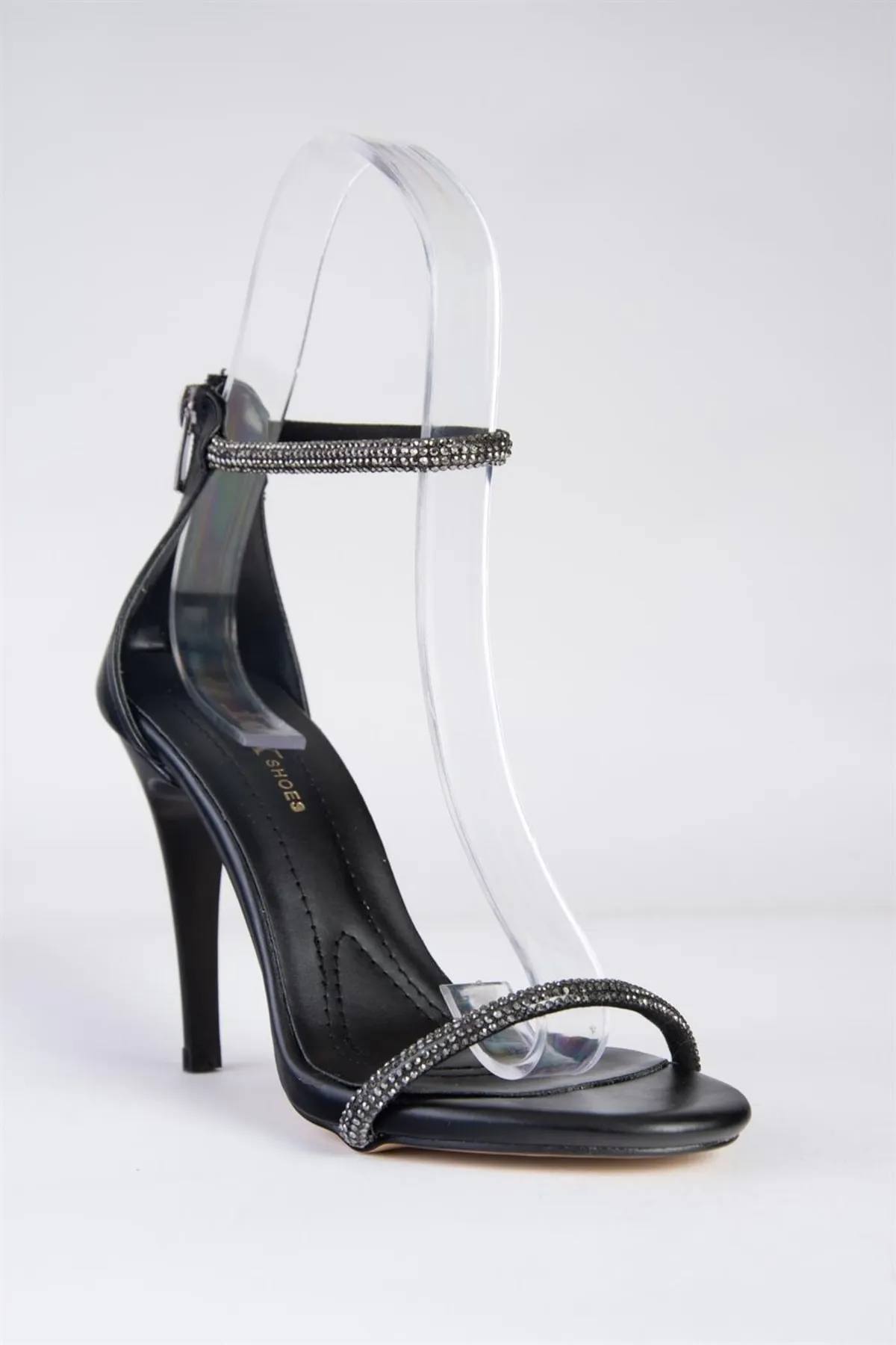 Fox Shoes  Schwarze Single-Band-Stein-Abendschuhe für Damen M251800009