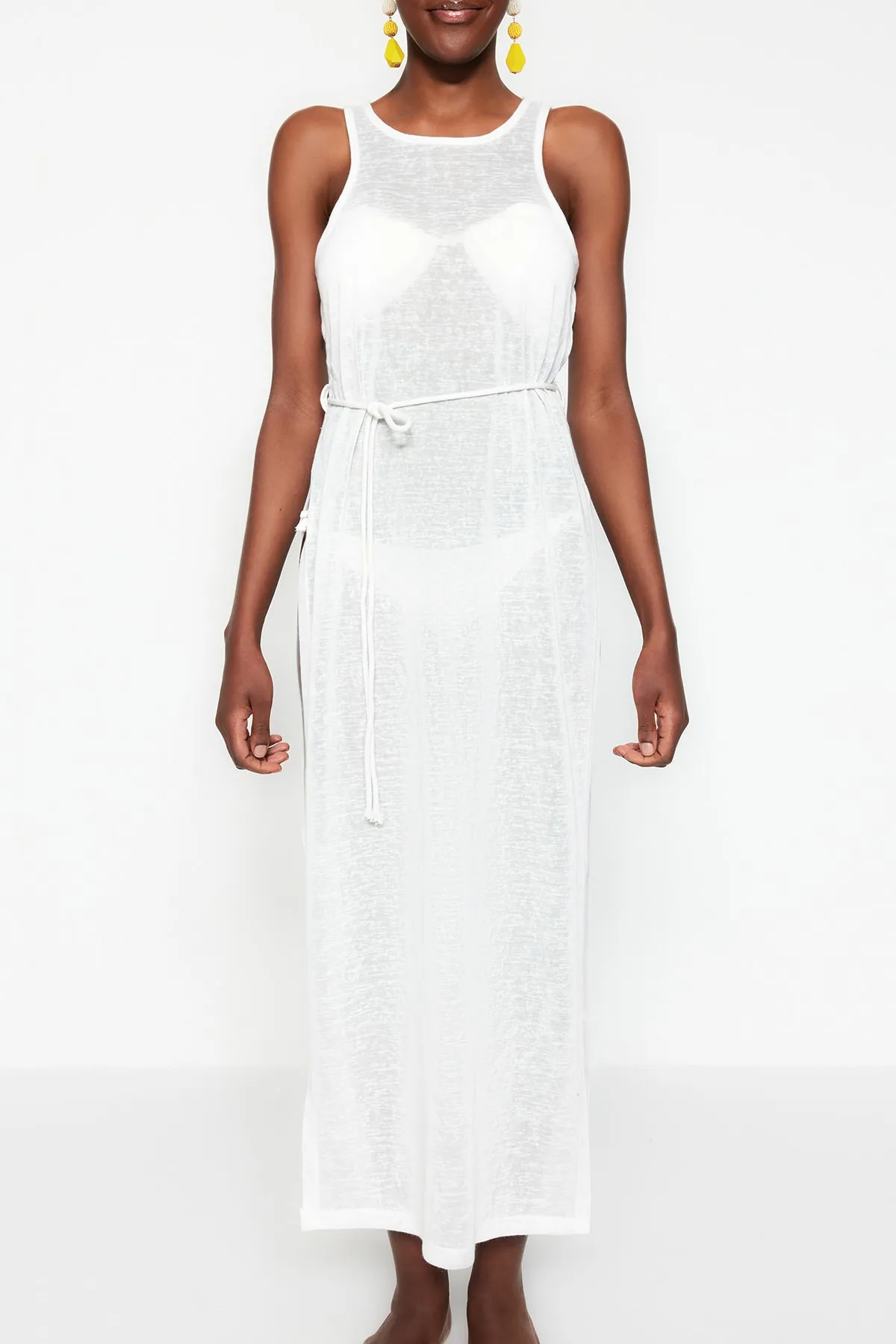 Trendyol Collection  Ecrufarbenes, gestricktes Maxi-Strandkleid mit Schlitz für die Braut TBESS21EL2991