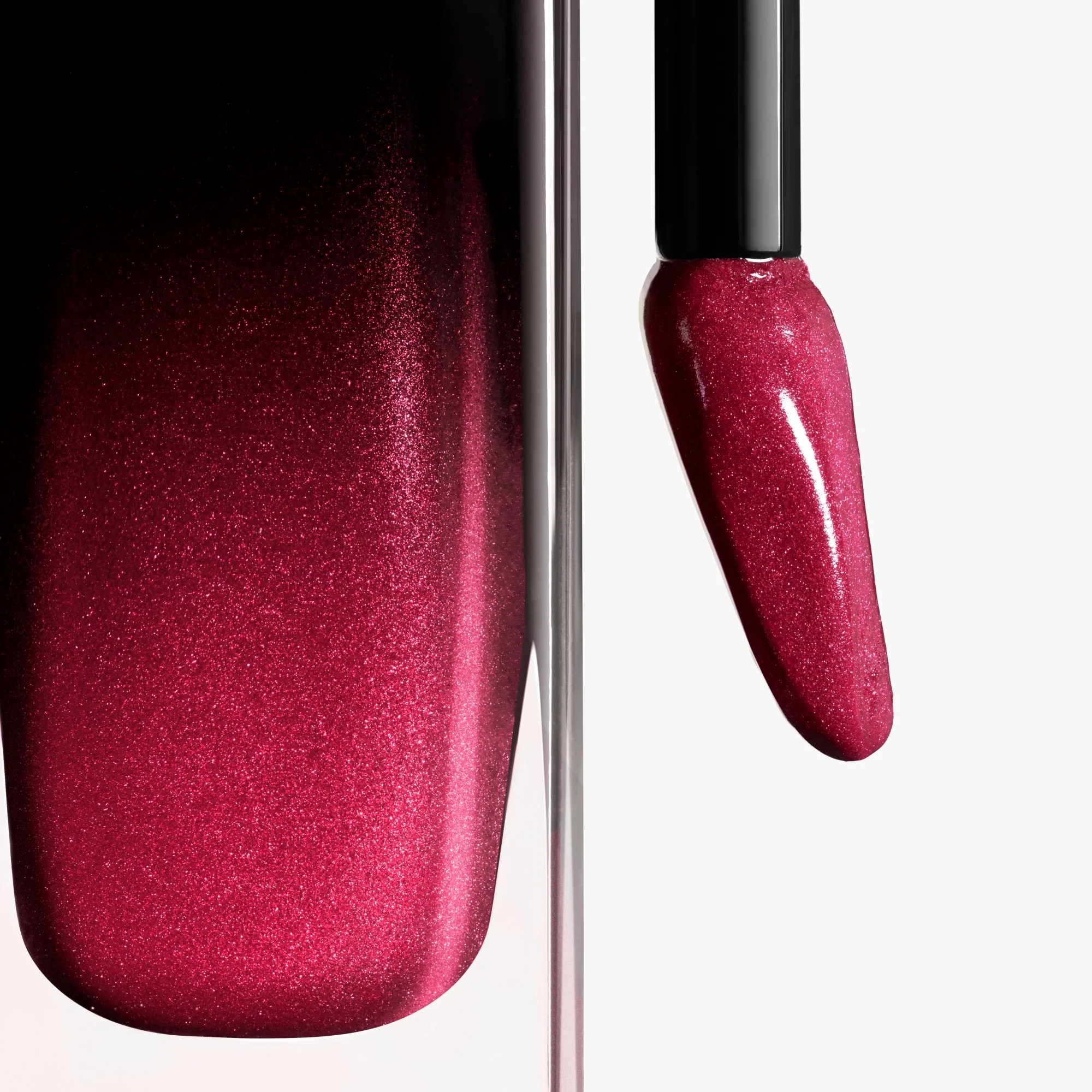 ROUGE ALLURE LAQUE - LE ROUGE À LÈVRES FLUIDE BRILLANT À LA TENUE EXTRÊME