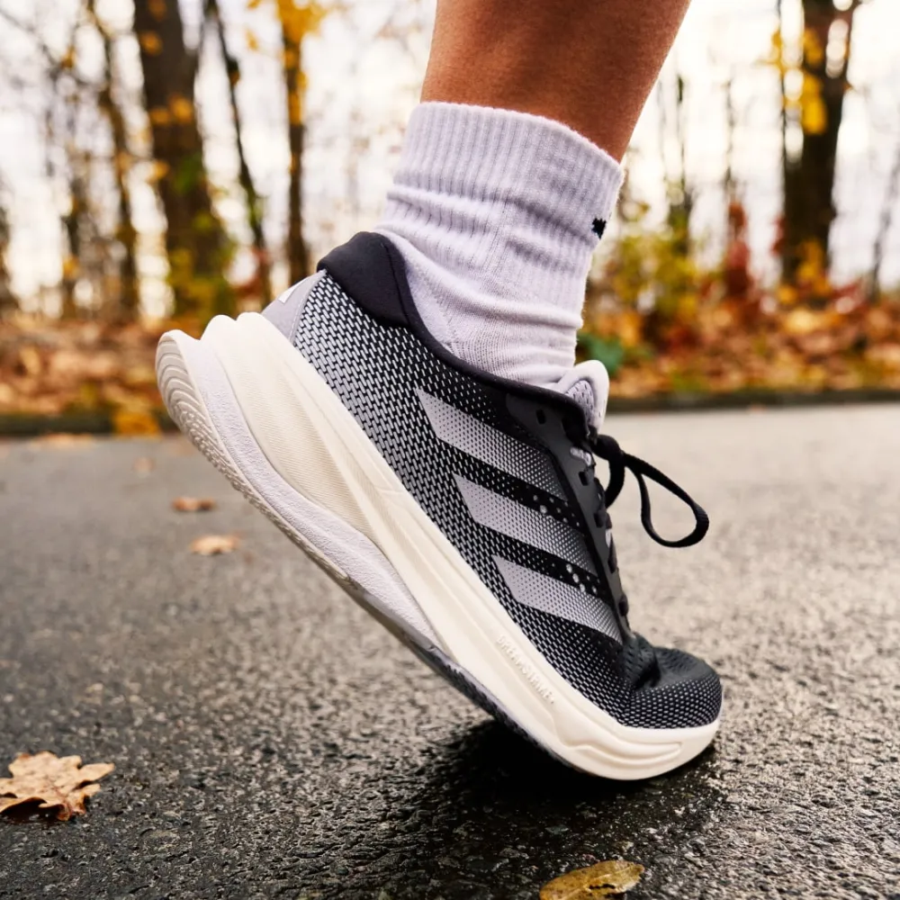 adidas Supernova Solution IF3007 / schwarz