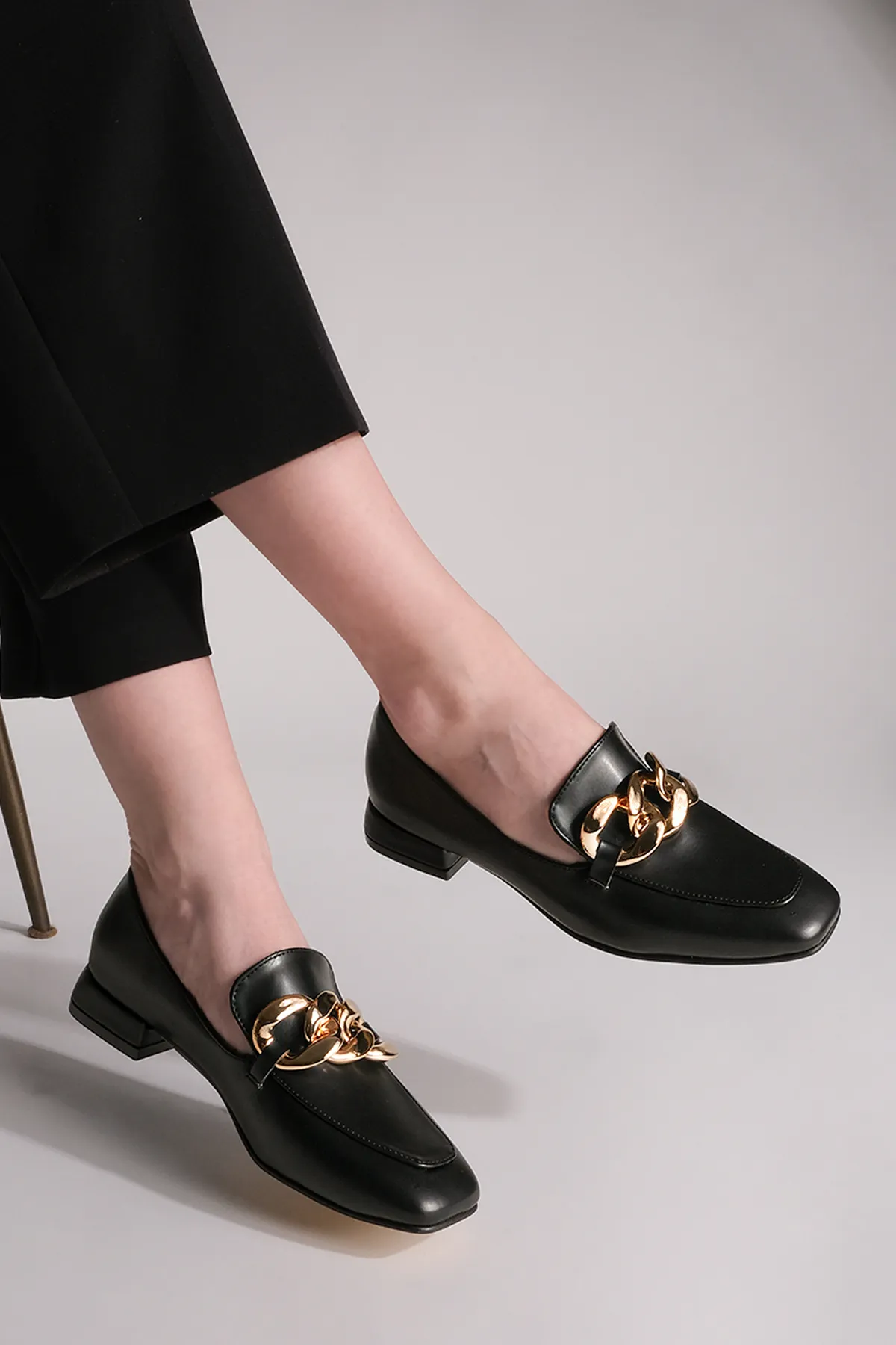 Marjin  Damen Loafer Chain Blunt Toe Freizeitschuhe Modena Schwarz