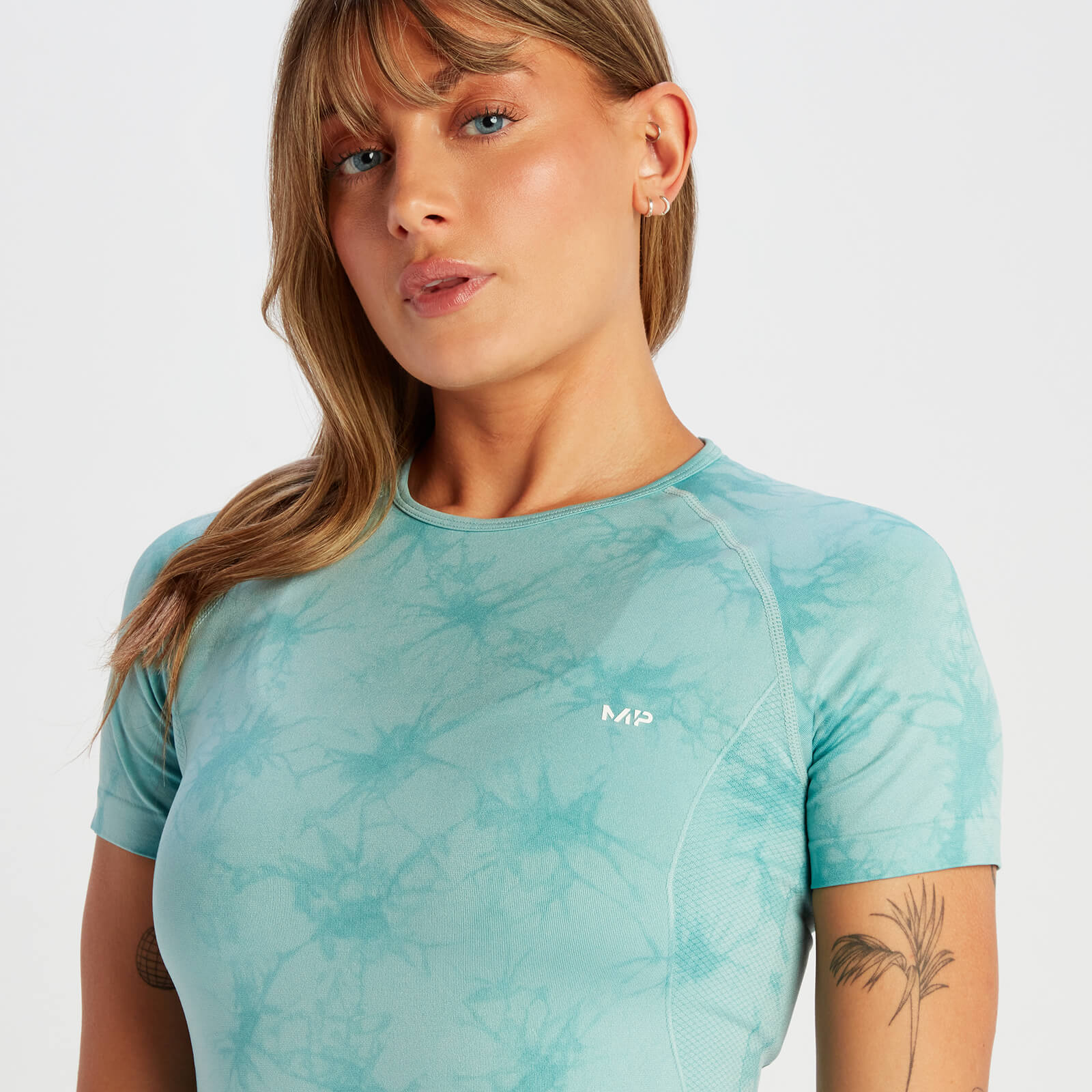 T-shirt court sans coutures à manches courtes MP Shape pour femmes – Tie-dye bleu foncé