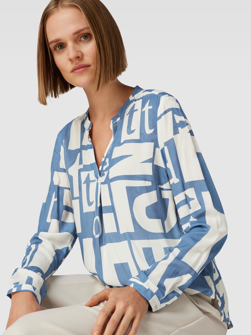 Schluppenbluse mit Allover-Muster in hellblau