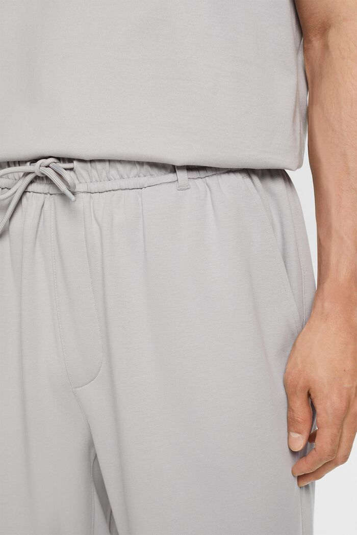 Jogger mit geradem Bein