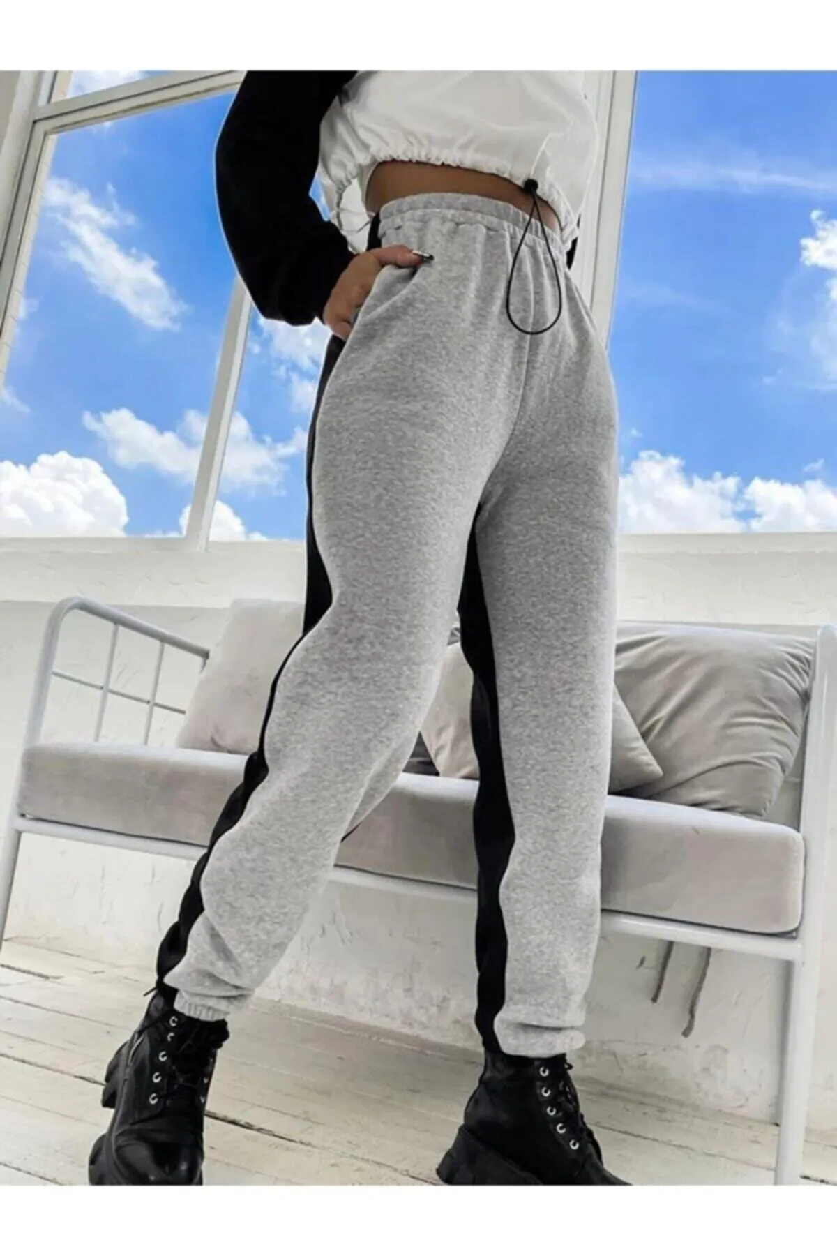 My Blog  Schwarze Jogger-Jogginghose vorne in Grau und hinten in Schwarz