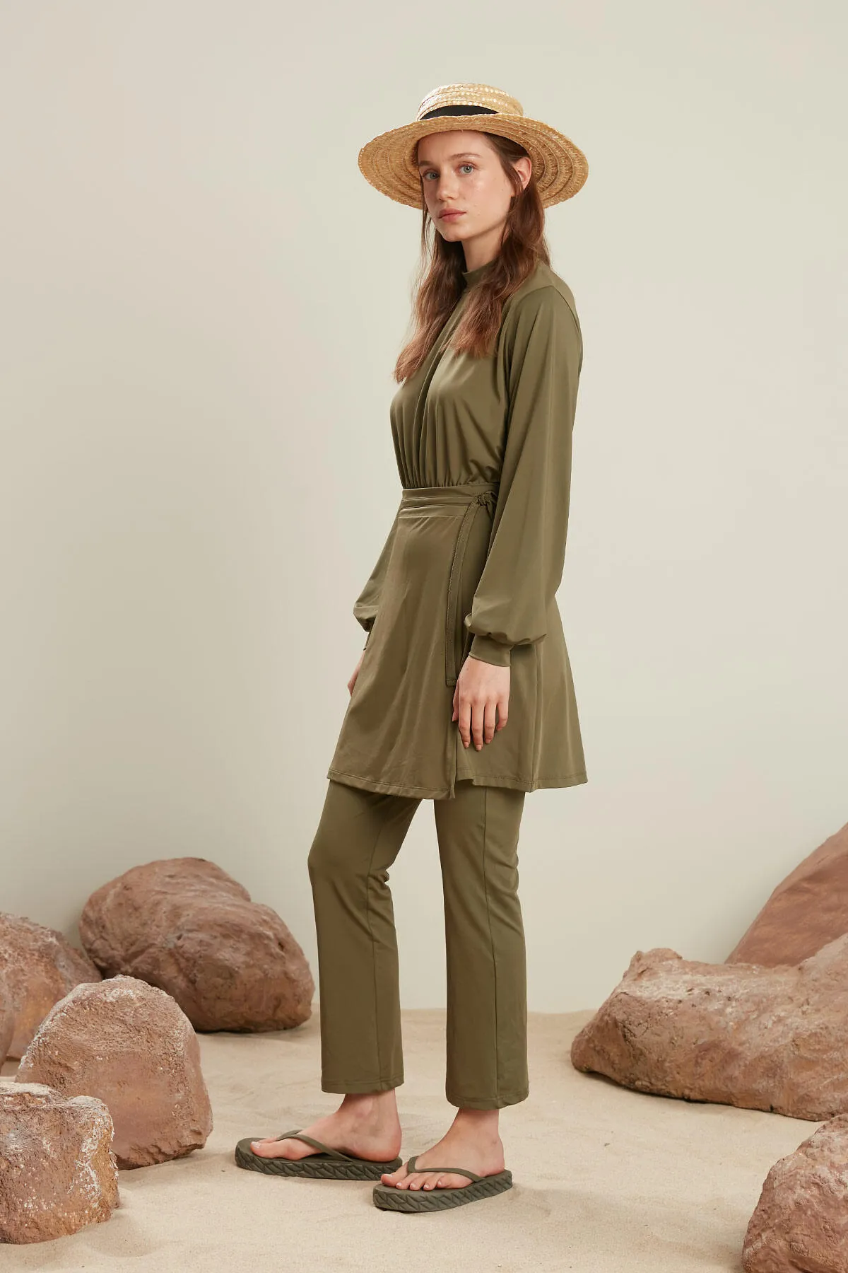 Manuka  LANGER BADEANZUG MIT BALLONÄRMELN KHAKI