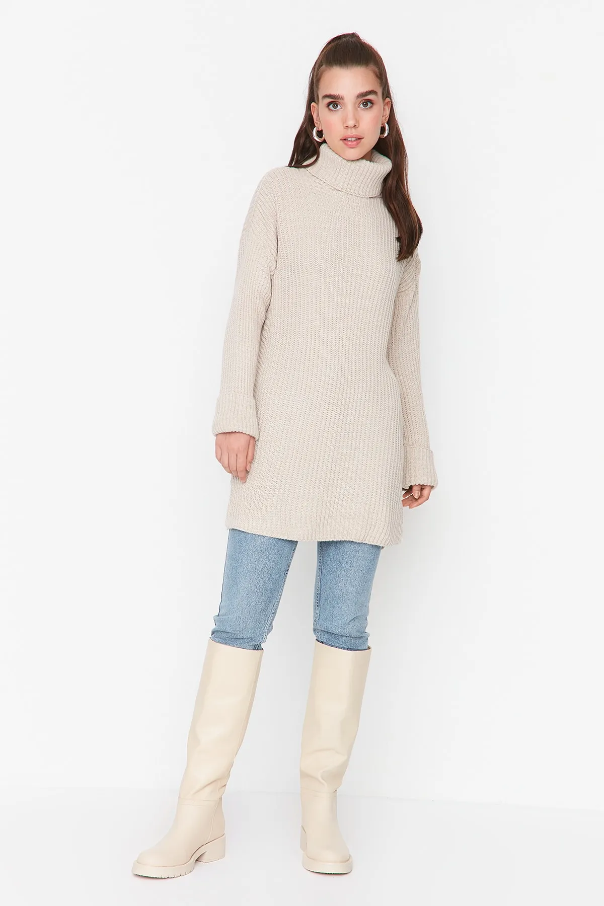 Trendyol Modest  Rollkragenpullover in Ecru TCTAW23KZ00005