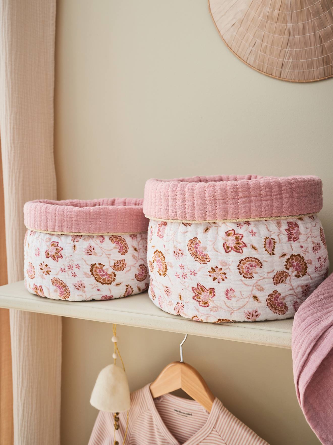 Vertbaudet 2er-Set wendbare Kinderzimmer Aufbewahrungskörbe FOLKLORE BLUMEN - rosa bedruckt