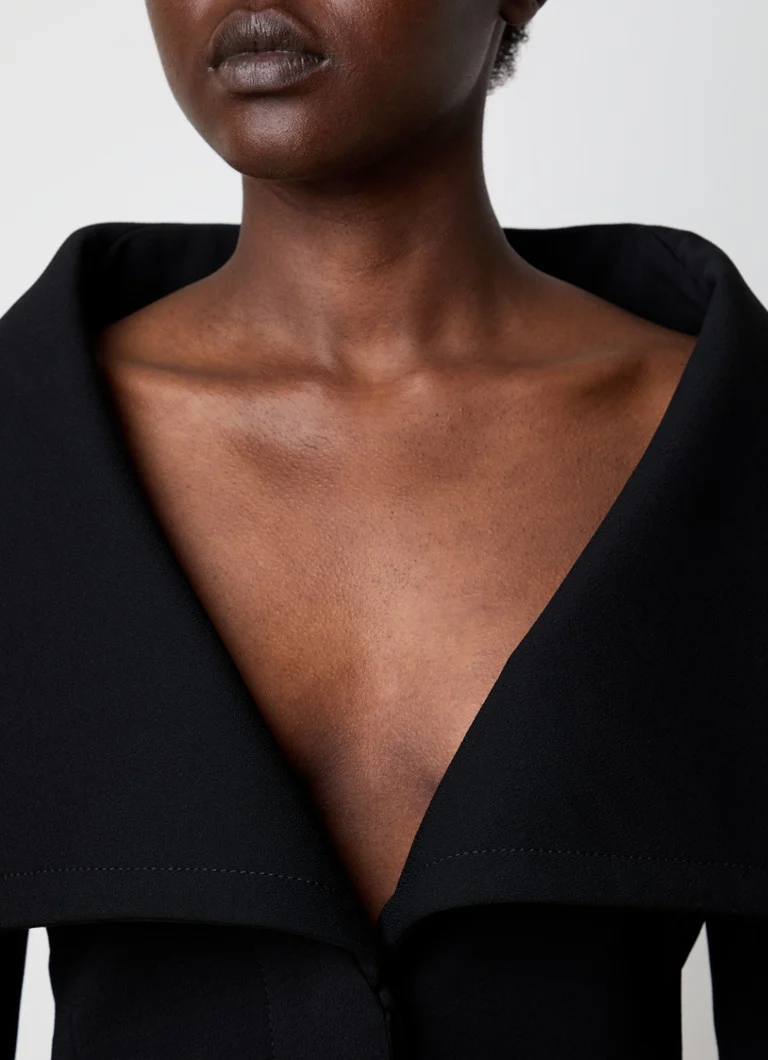 Jacquemus Giacca -bleiseri V-pääntiellä