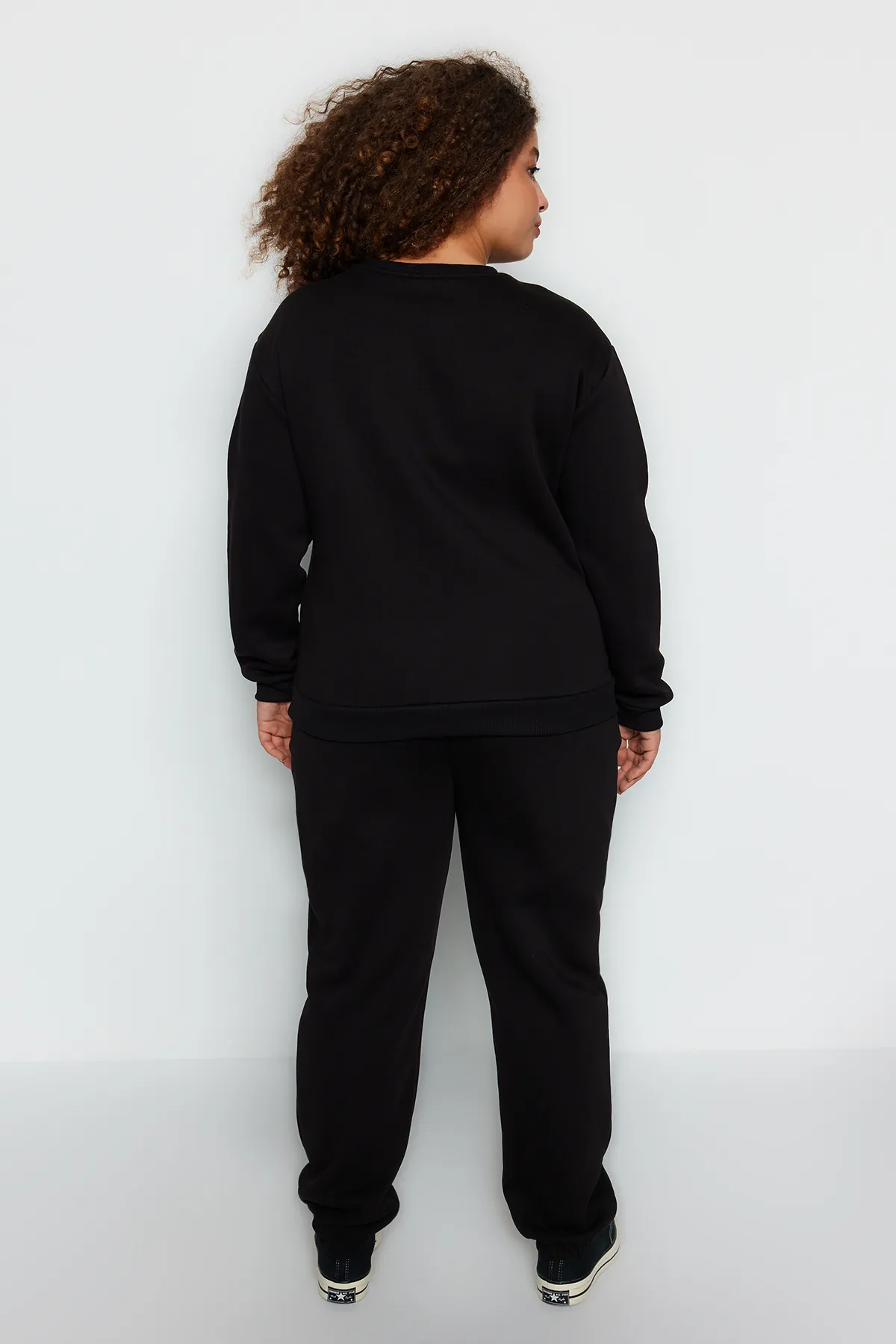 Trendyol Curve  Schwarzes, dickes Fleece-Strick-Trainingsanzug-Set TBBAW24TS00000
