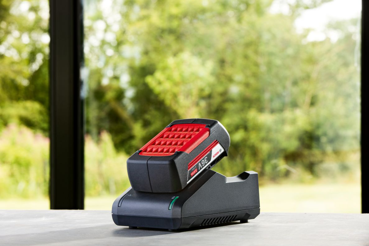 Kit Inicial Bosch Green Accessories F016800609 - Bateria de íon de lítio 36V 2.0Ah + Carregador AL 36V-20 para Máquinas de Jardinagem