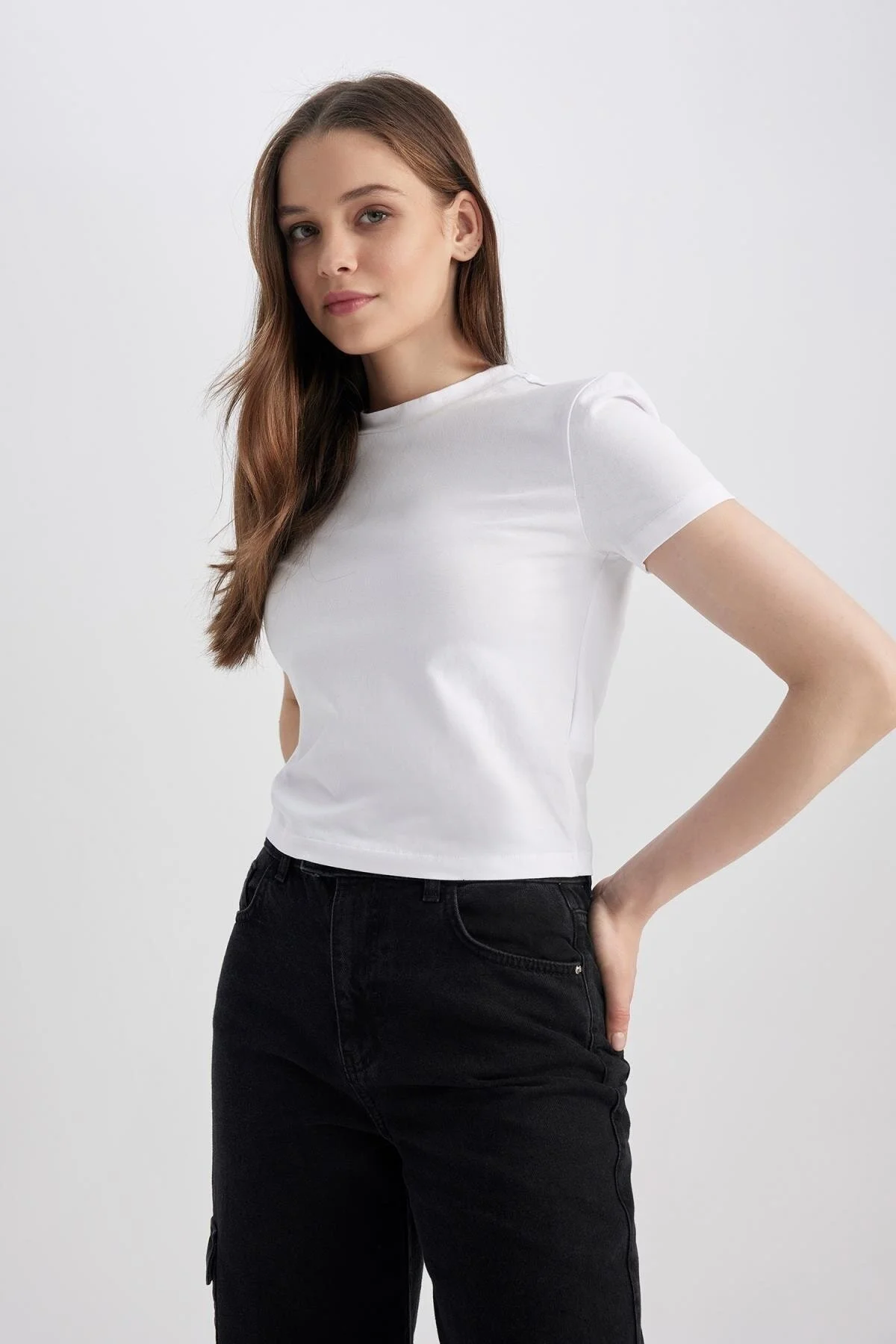 DeFacto  Coool Tailliertes Kurzarm-T-Shirt Z8790az23sp