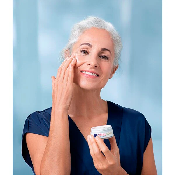 NIVEA Vital Soy SPF30 Anti-Age Oppstrammende Dagkrem 50ml - Moden Hud